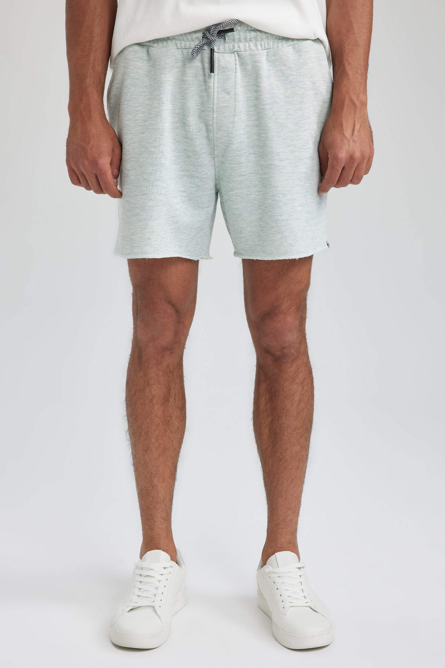 Green MEN Slim Fit Short 2846862 DeFacto