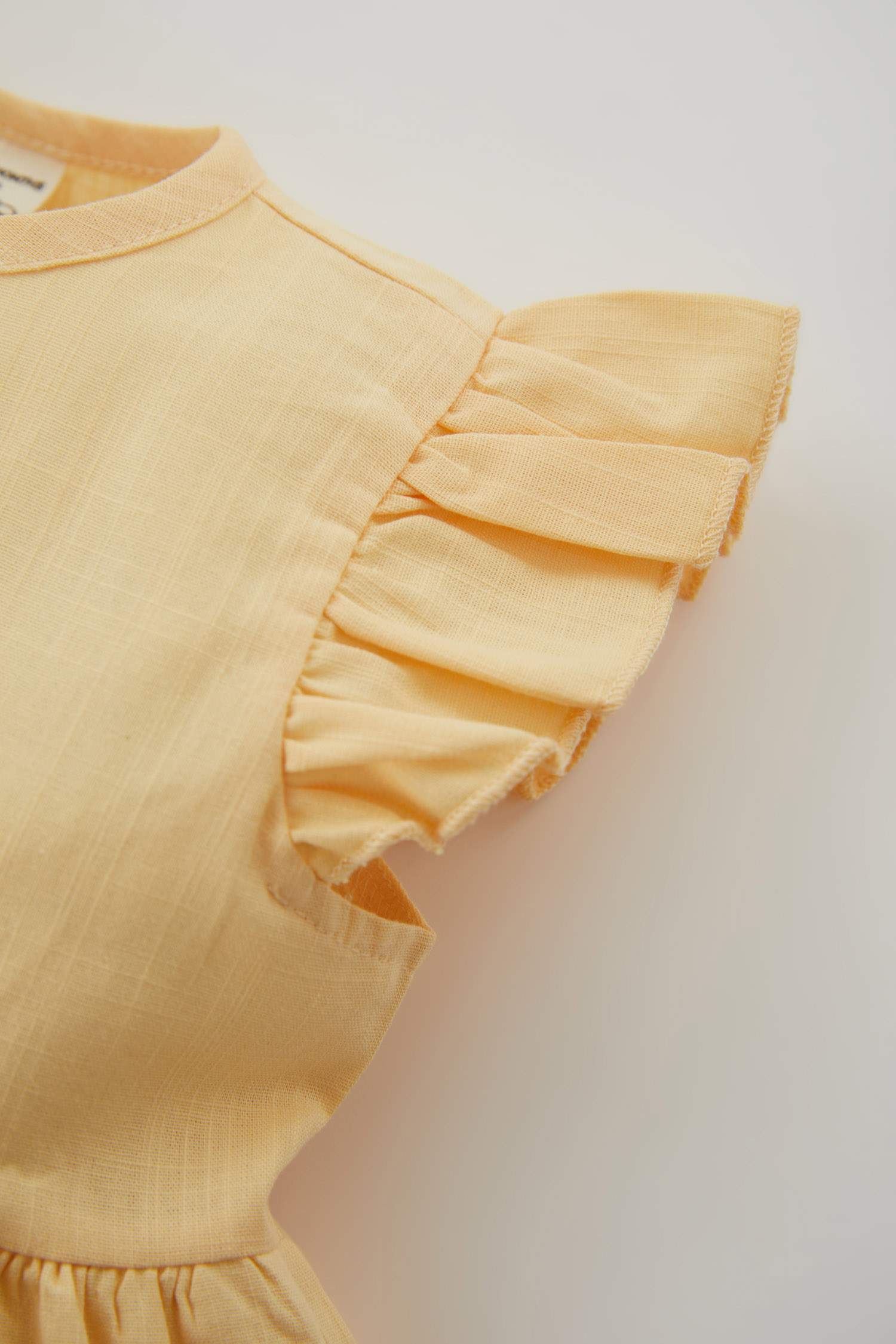 فستان كتاني بقصة عادية بدون أكمام