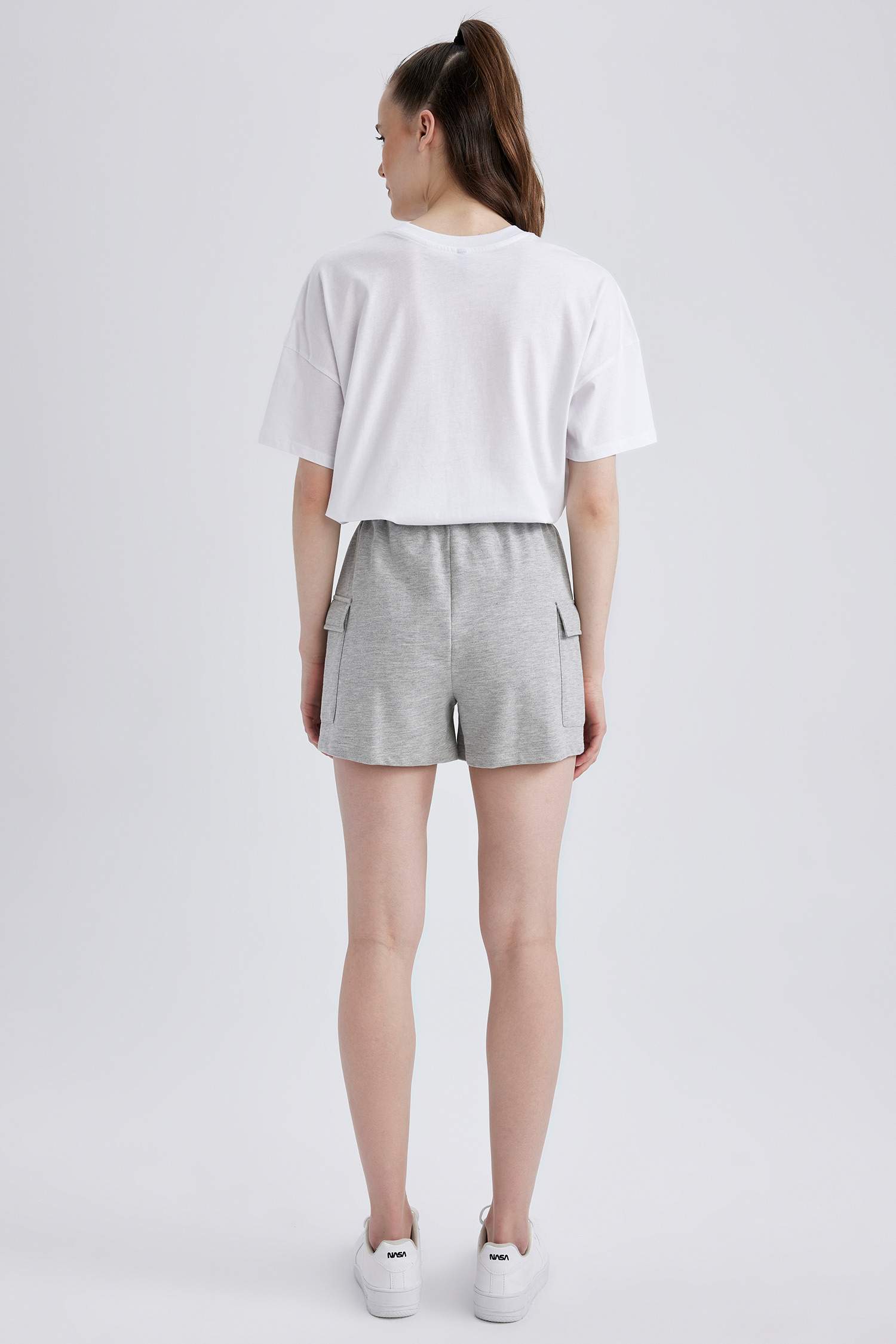 شورت قصة عادية بجيب