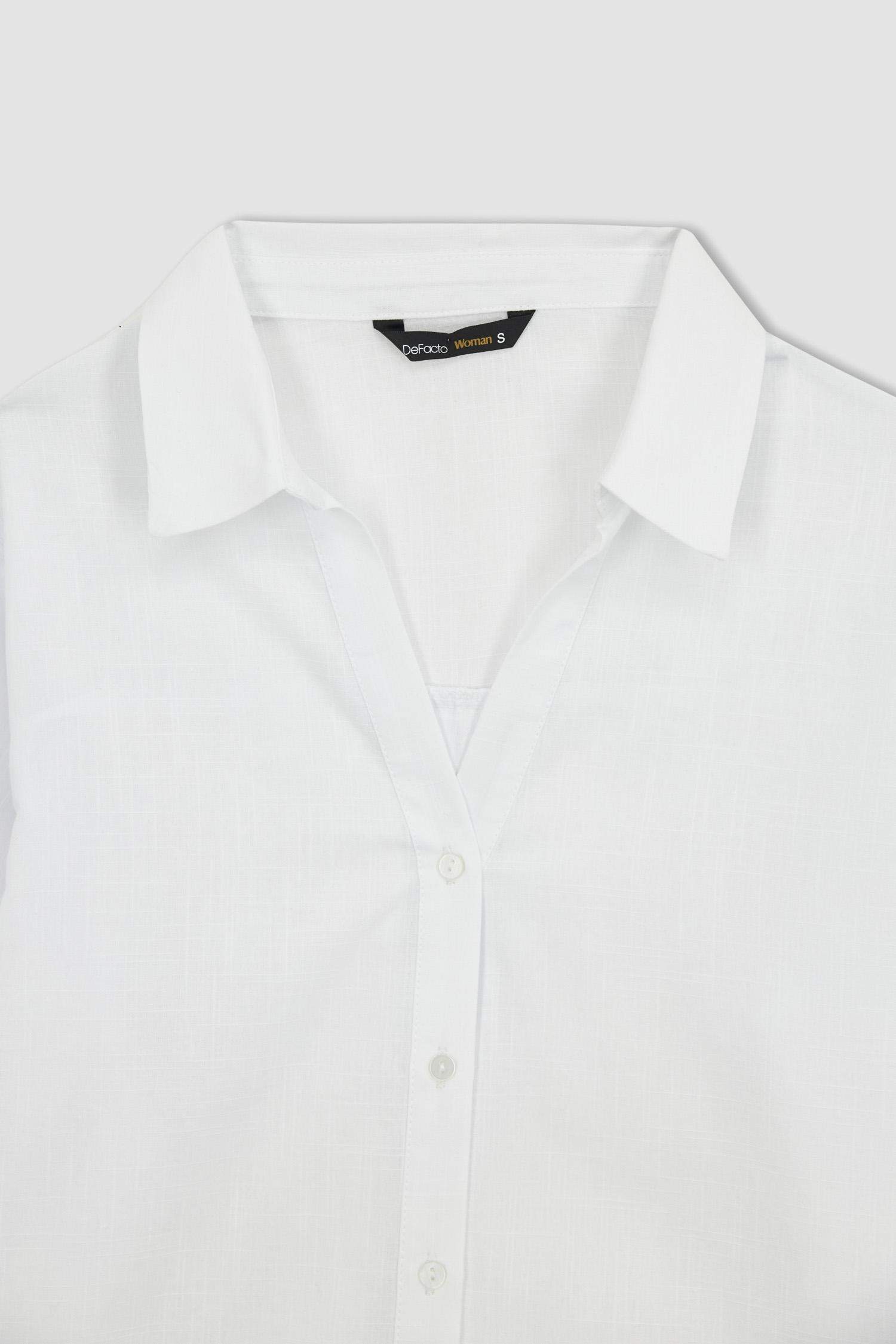 White Woman Traditional Loose Fit Crew Neck Long Sleeve Shirt 2785495