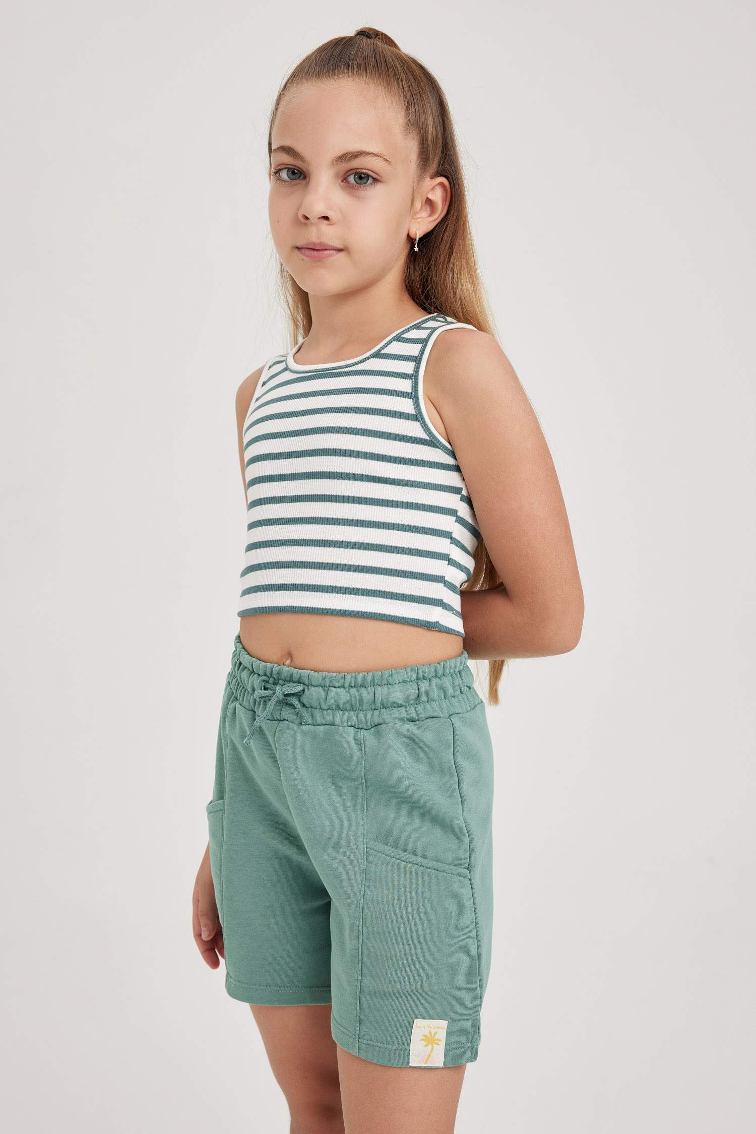 أندر شيرت كروب بدون أكمام بياقة مستديرة