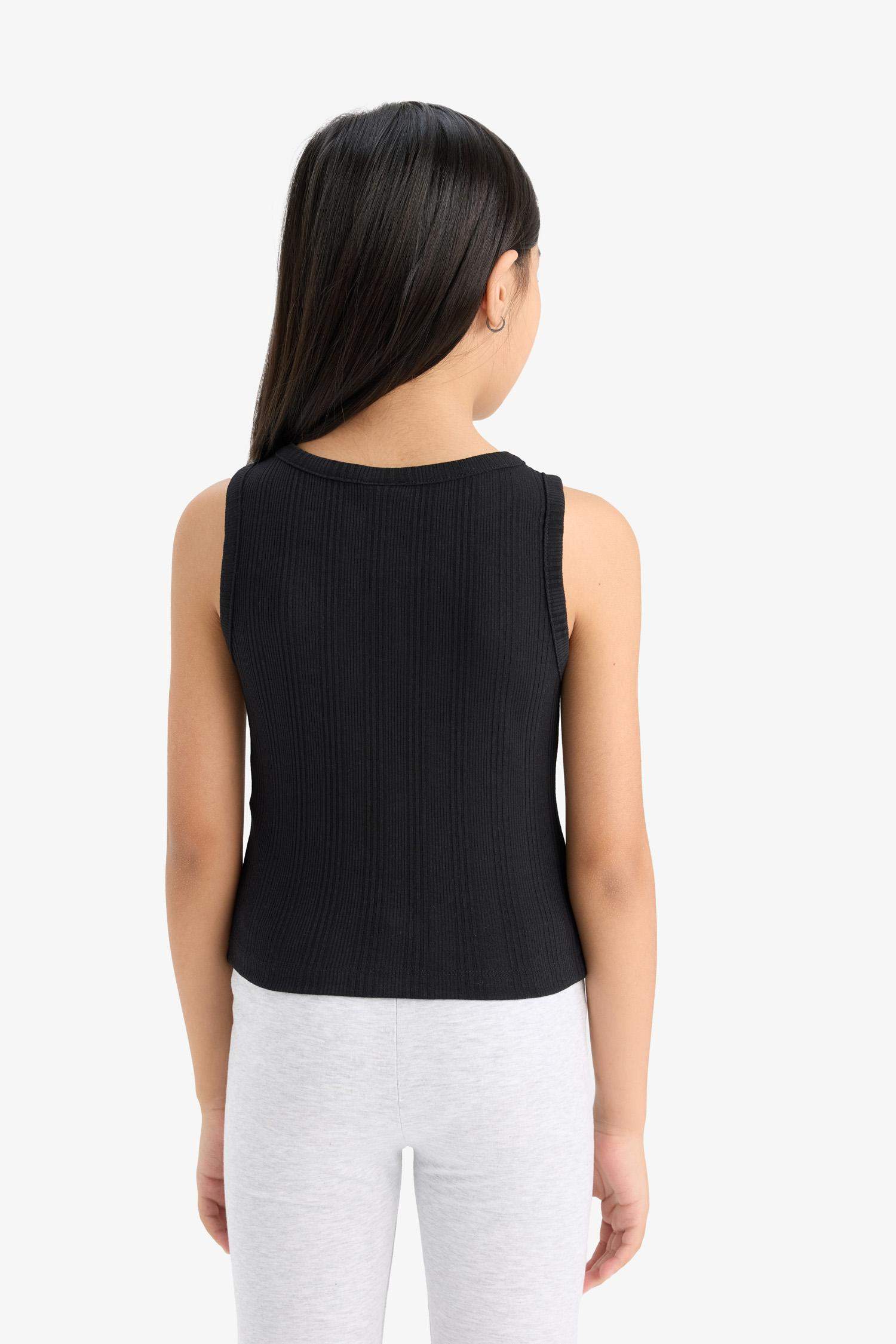 فانيلة بيزك سليم فيت بدون كم بياقة مستديرة