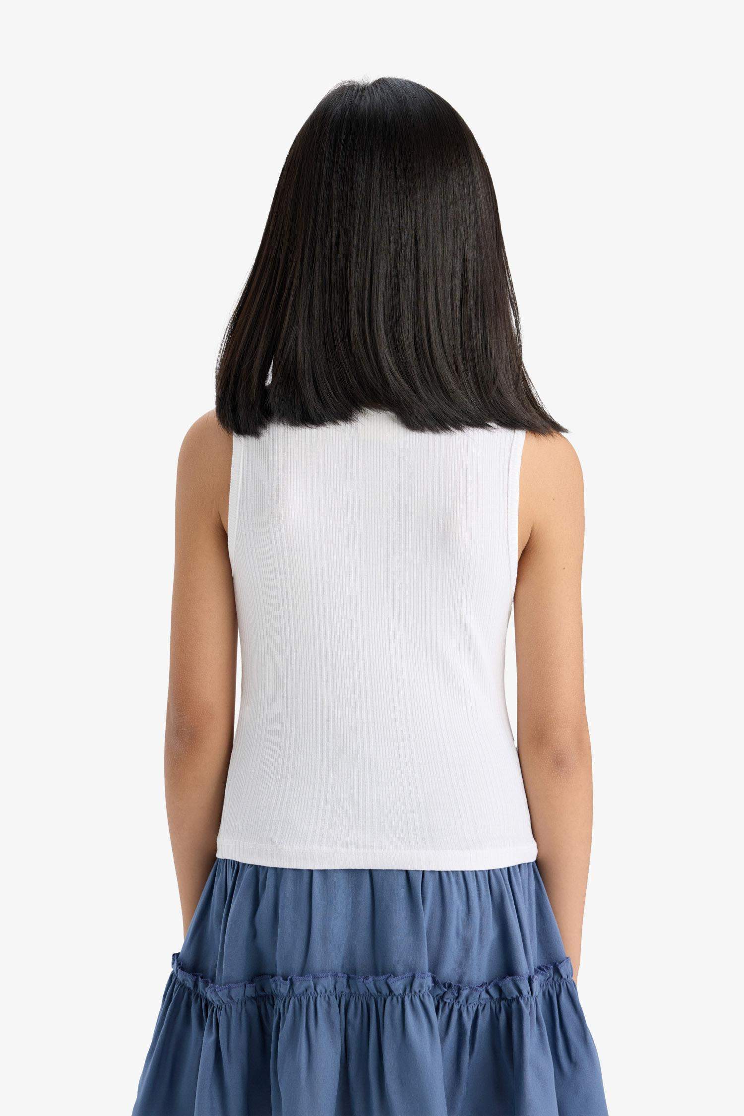 فانيلة بيزك سليم فيت بدون كم بياقة مستديرة