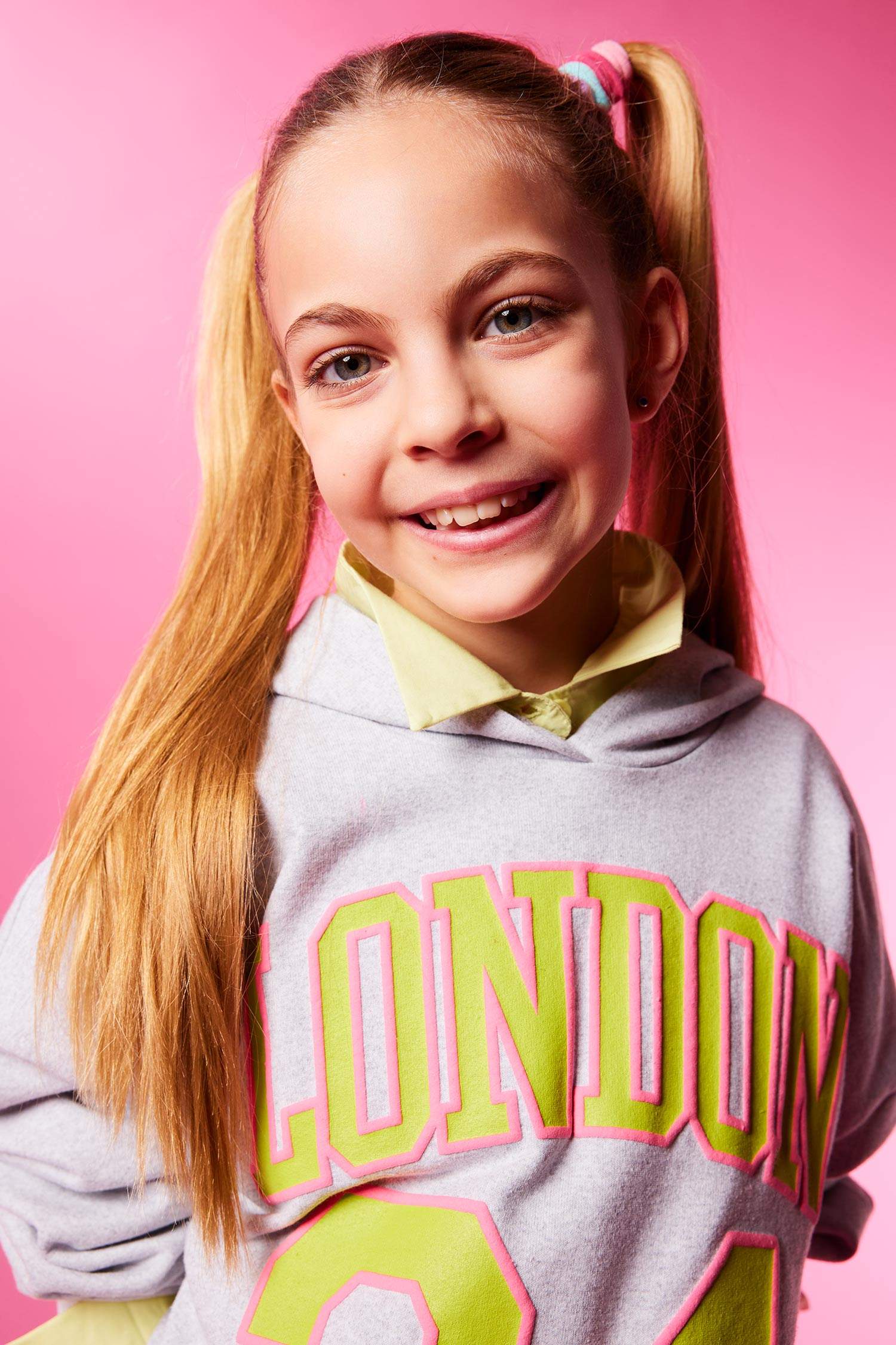 Свитшот оверсайз с капюшоном для девочек