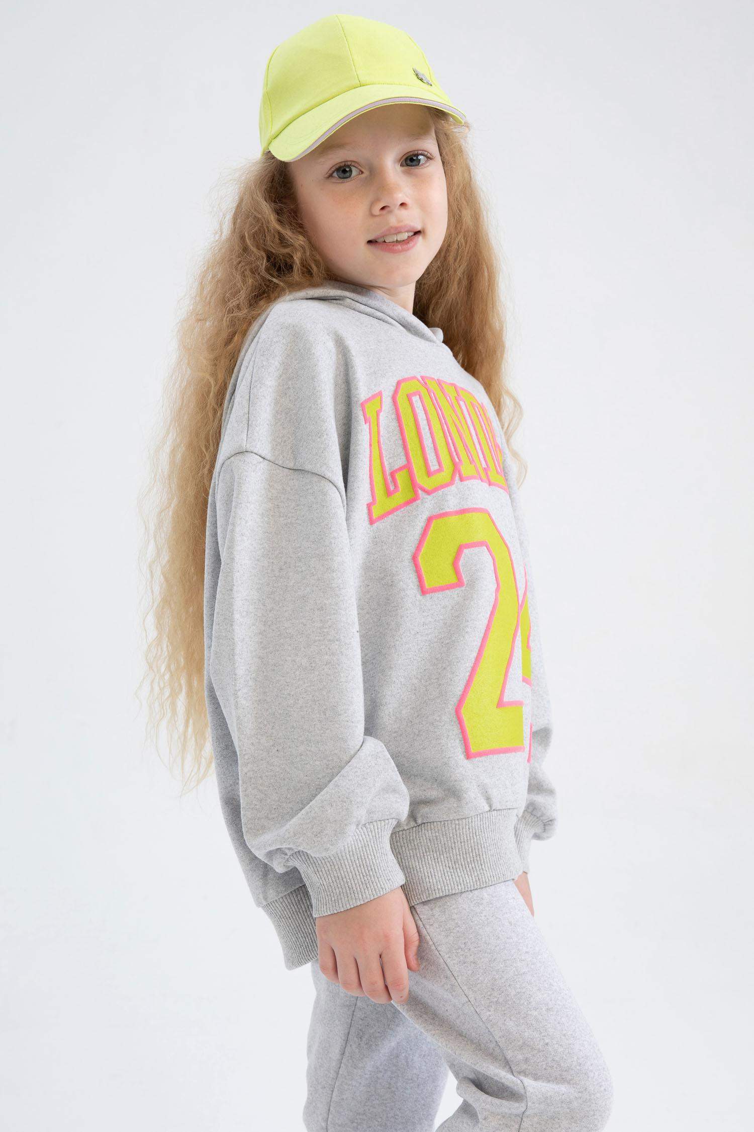 Свитшот оверсайз с капюшоном для девочек