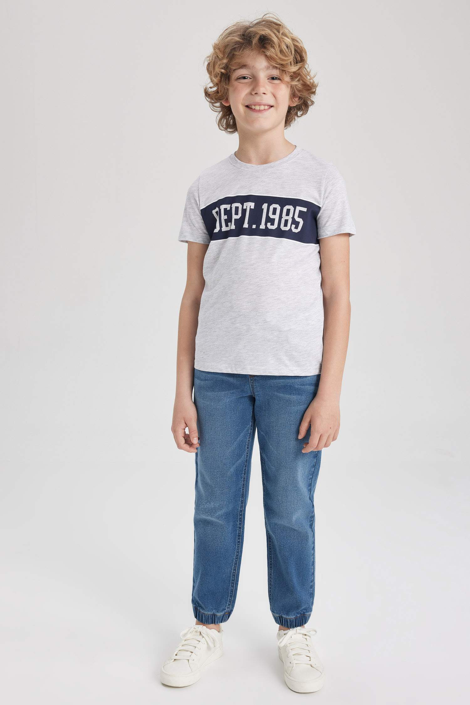 تي شيرت نص كم مطبوع قصة عادية وياقة مستديرة