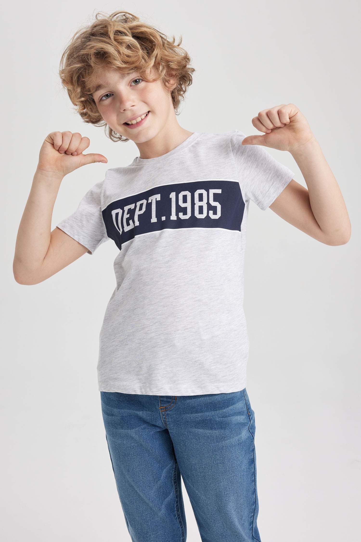 تي شيرت نص كم مطبوع قصة عادية وياقة مستديرة