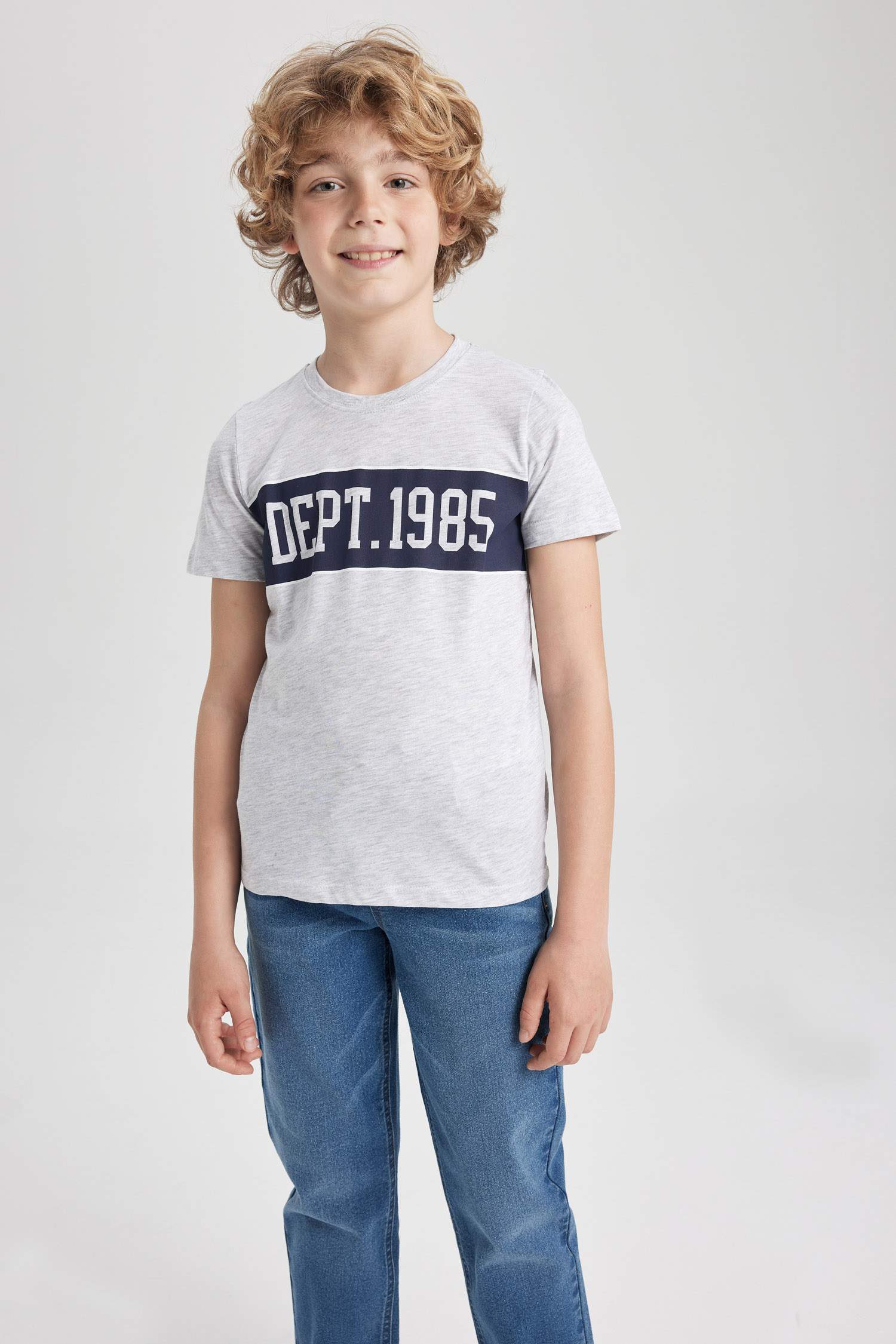 تي شيرت نص كم مطبوع قصة عادية وياقة مستديرة