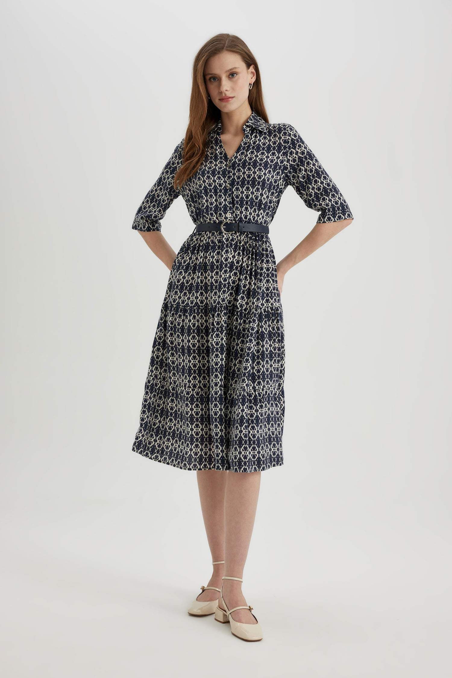 فستان ميدي كم طويل مطبوع وياقة قميص