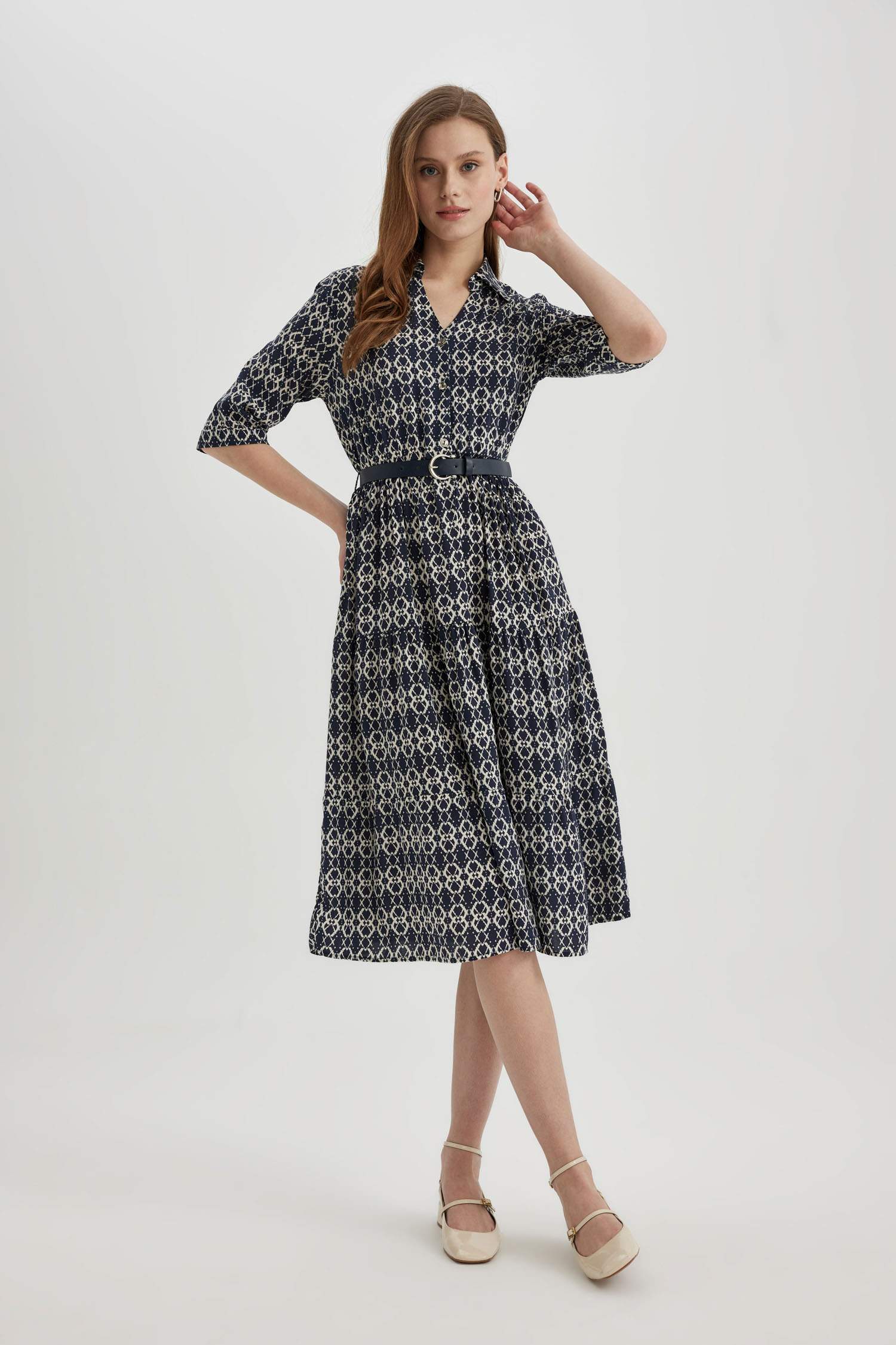 فستان ميدي كم طويل مطبوع وياقة قميص