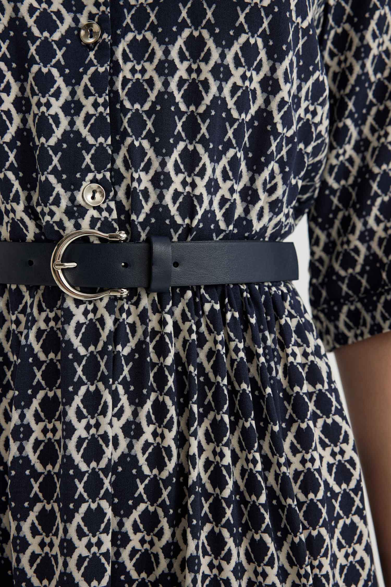 فستان ميدي كم طويل مطبوع وياقة قميص