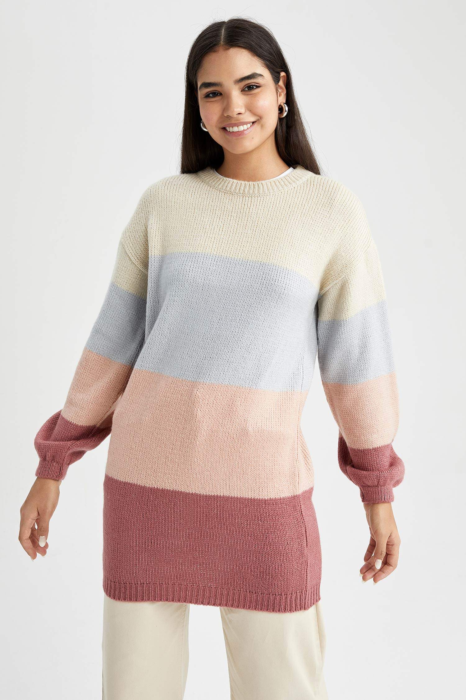 Туника стандартного кроя с круглым вырезом