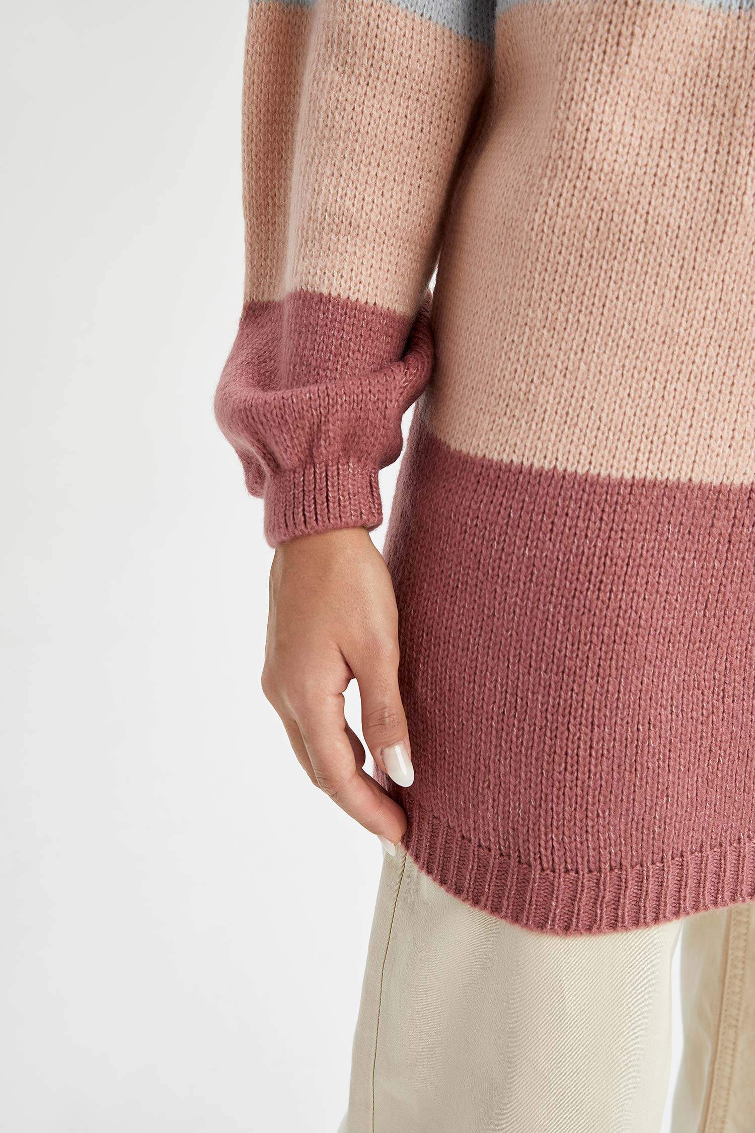 Туника стандартного кроя с круглым вырезом