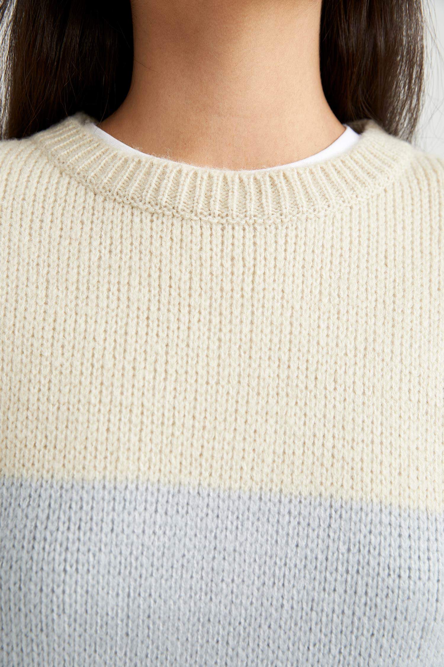 Туника стандартного кроя с круглым вырезом