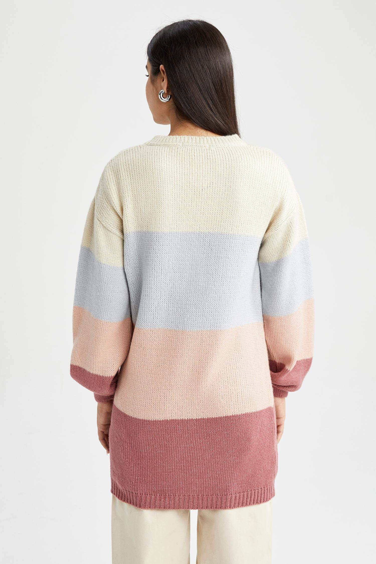 Туника стандартного кроя с круглым вырезом