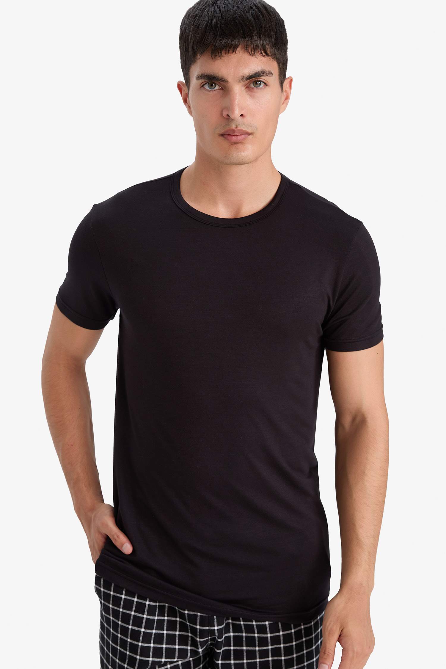 بلوزة بريميوم سليم فيت برقبة مستديرة