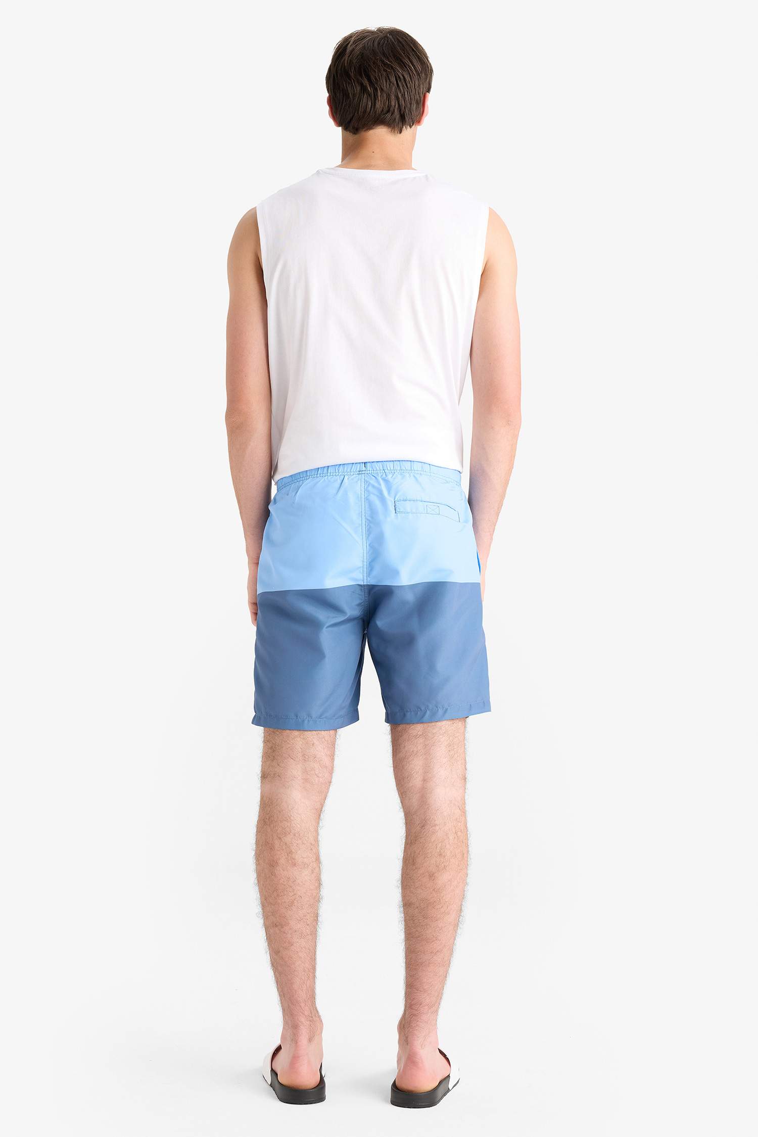 Regular Fit Renk Bloklu File Astarlı Diz Üstü Deniz Şortu