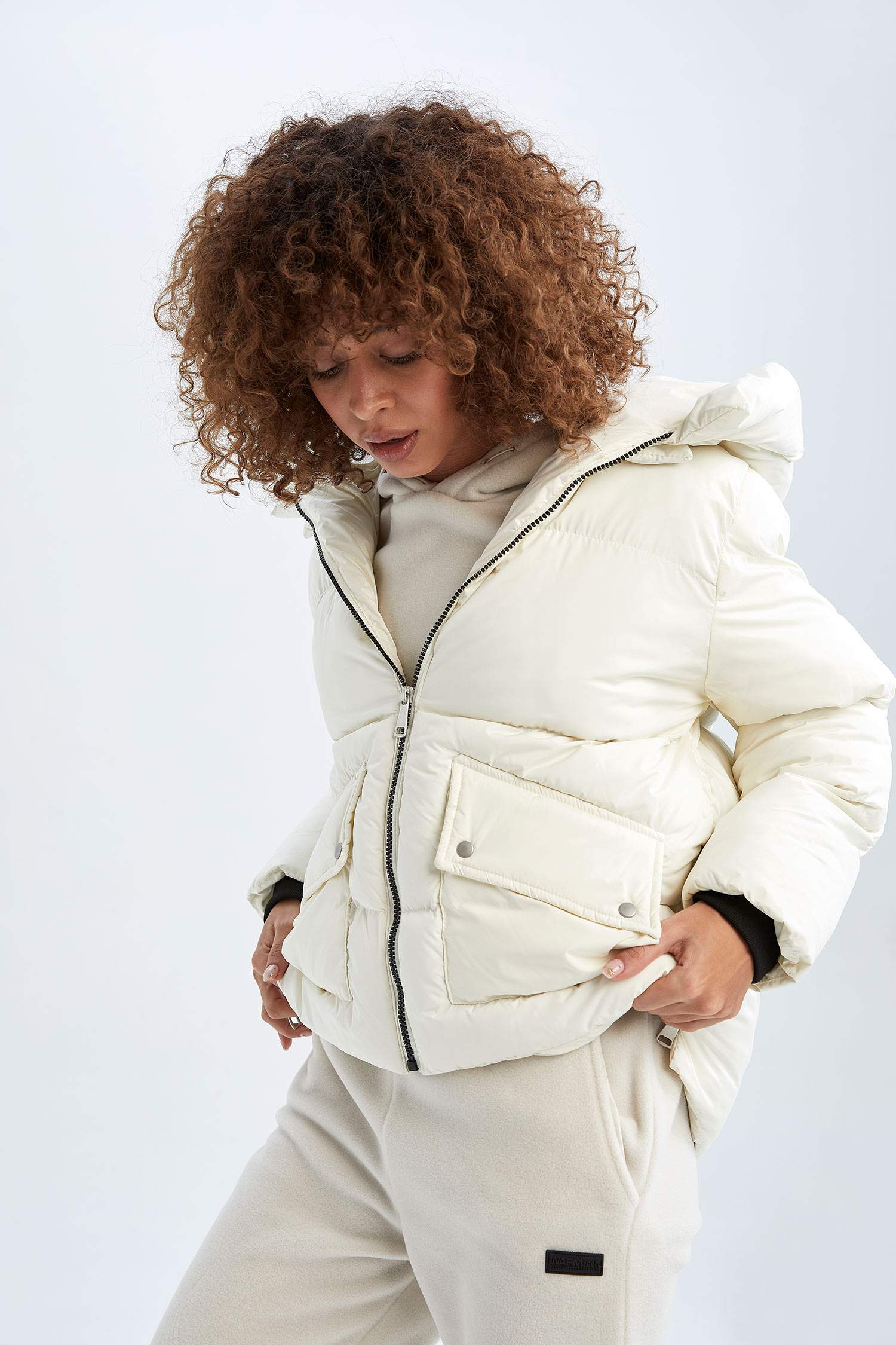 DeFactoFit Standart Fit Kapüşonlu Tafta Şişme Mont