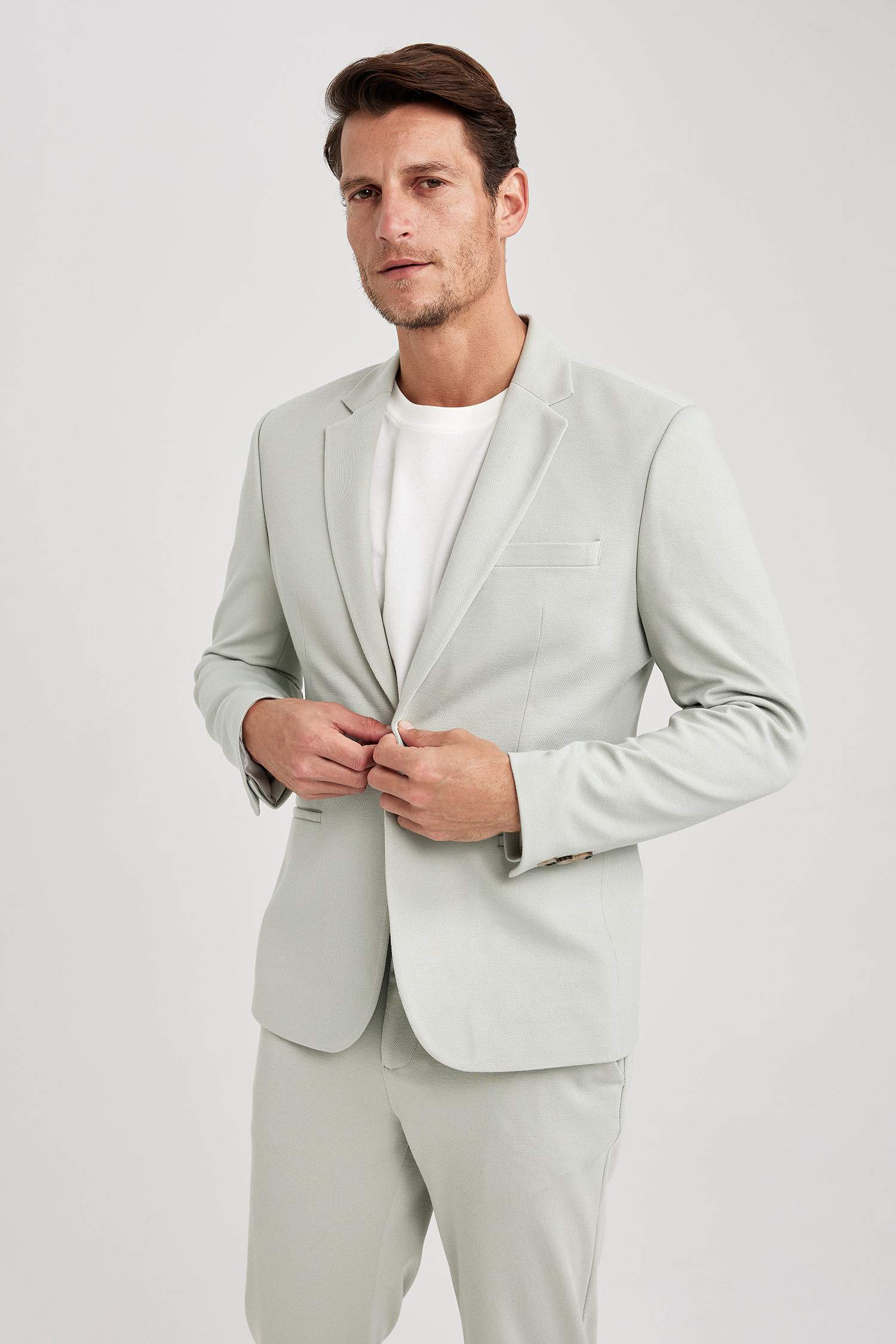 Ерлерге слим пішімі Блэйзер