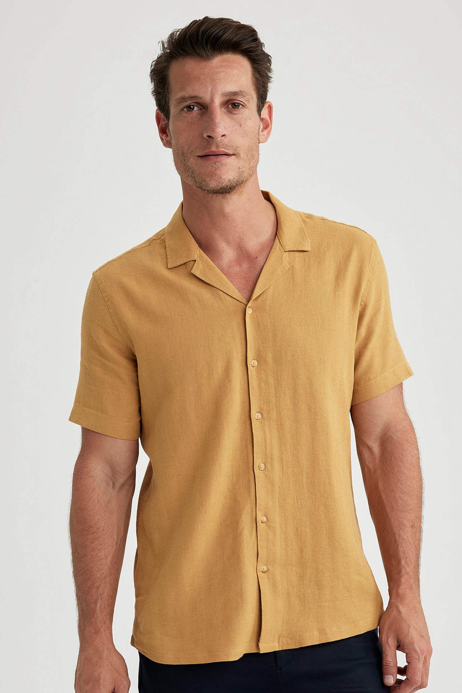 Modern Fit Resort Neck Short Sleeve Shirt