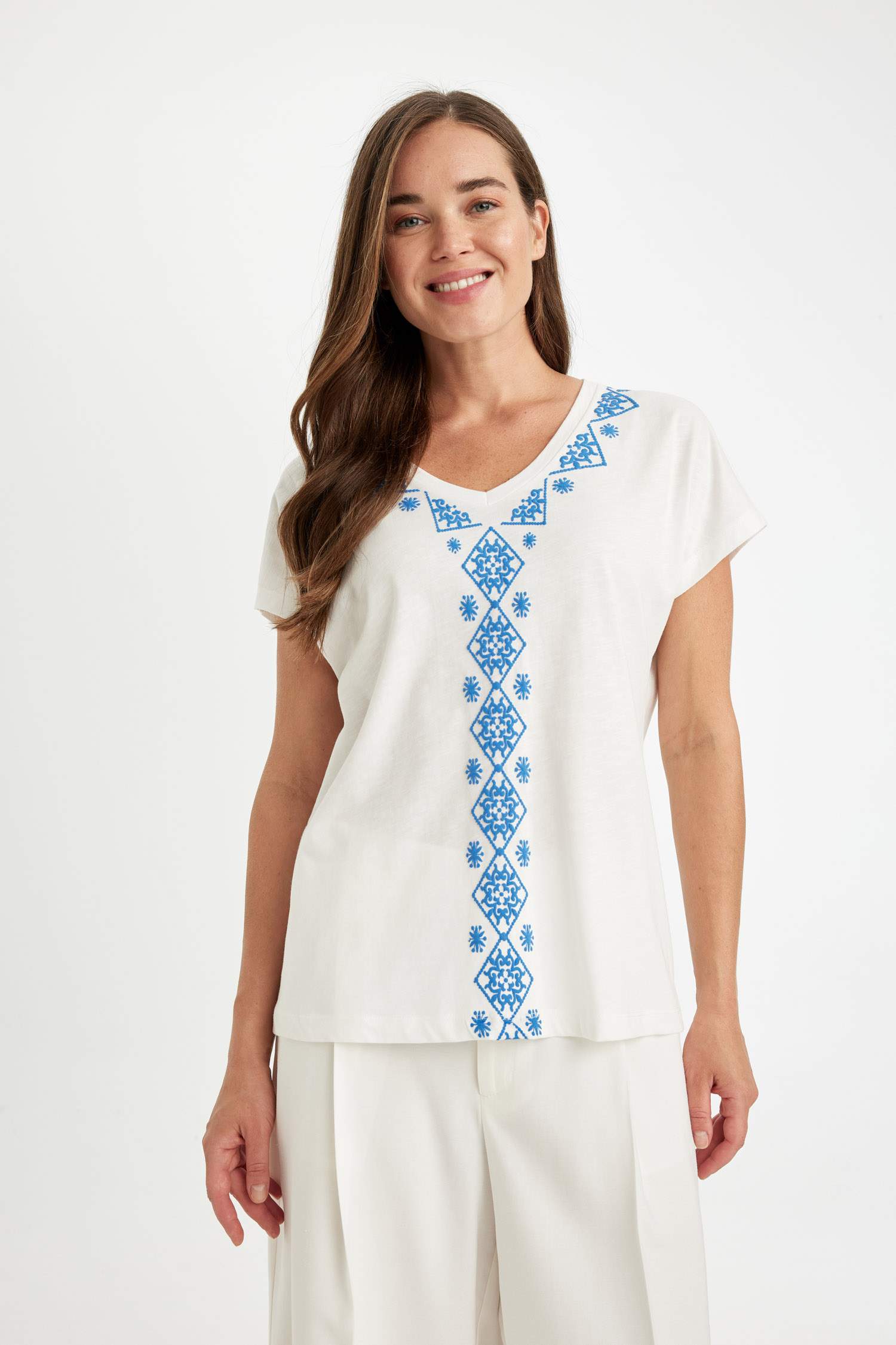 V Yaka Puf Baskılı Penye Kısa Kollu Tişört