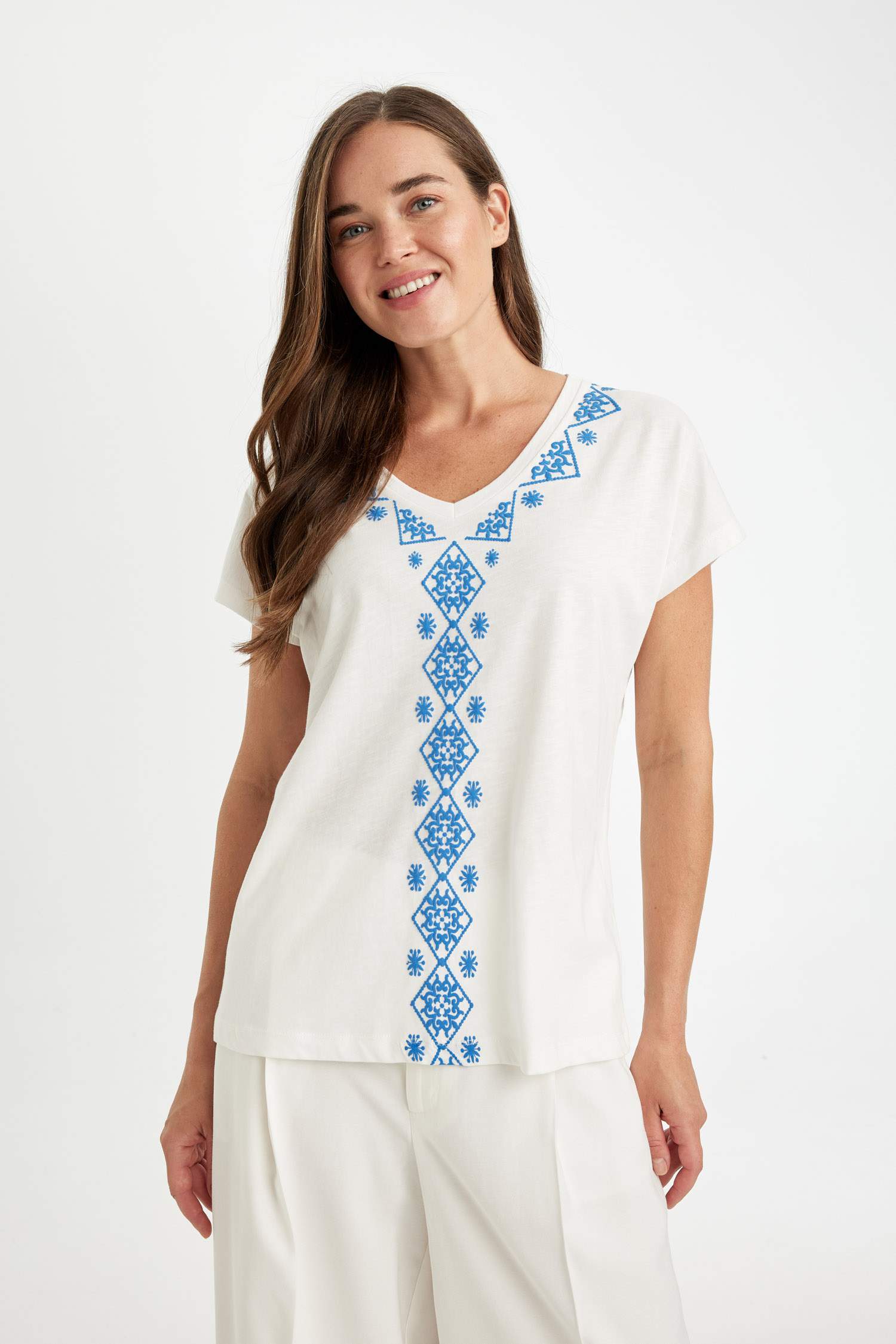 V Yaka Puf Baskılı Penye Kısa Kollu Tişört