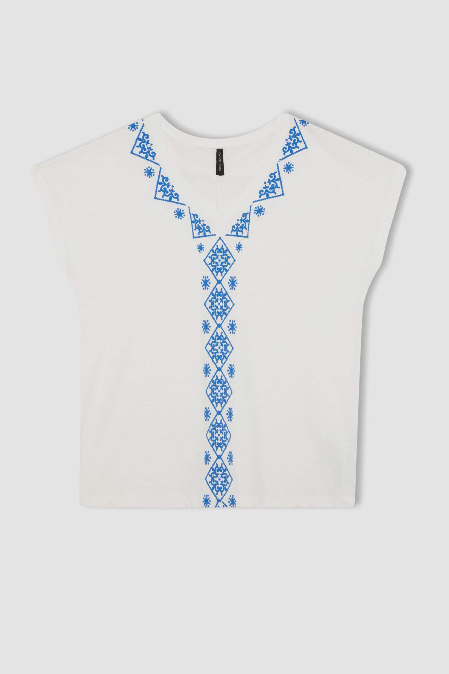 V Yaka Puf Baskılı Penye Kısa Kollu Tişört