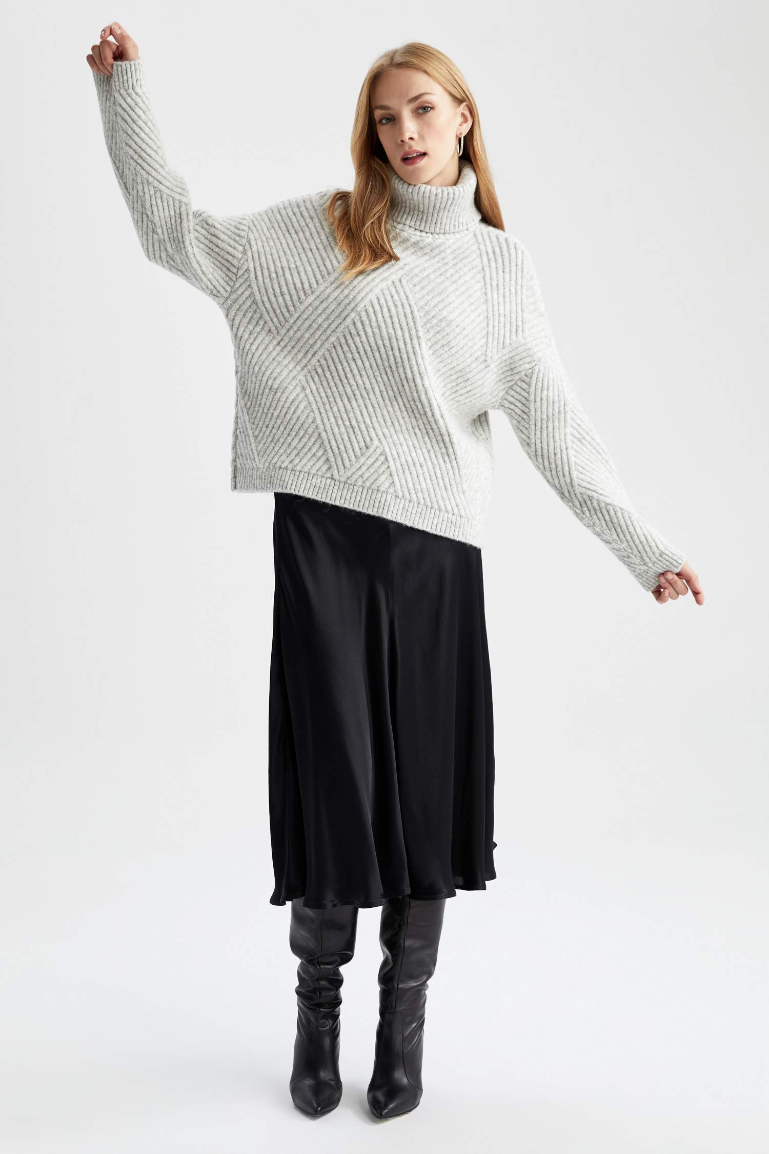 Свитер оверсайз с воротником