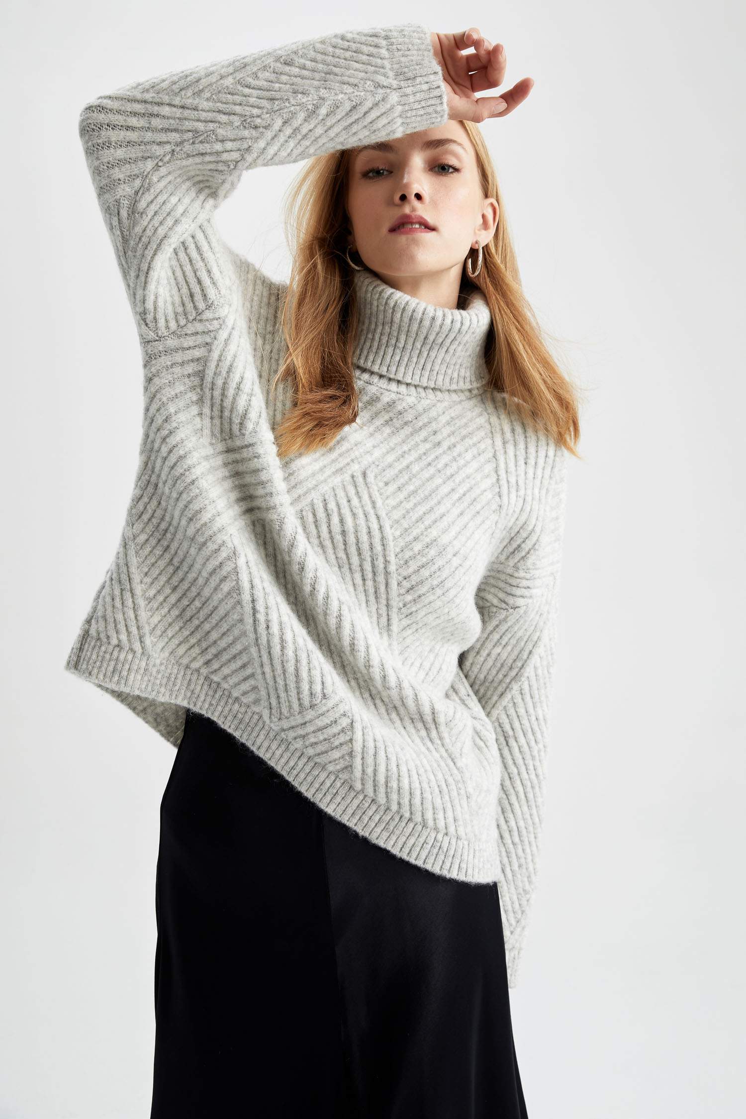 Свитер оверсайз с воротником