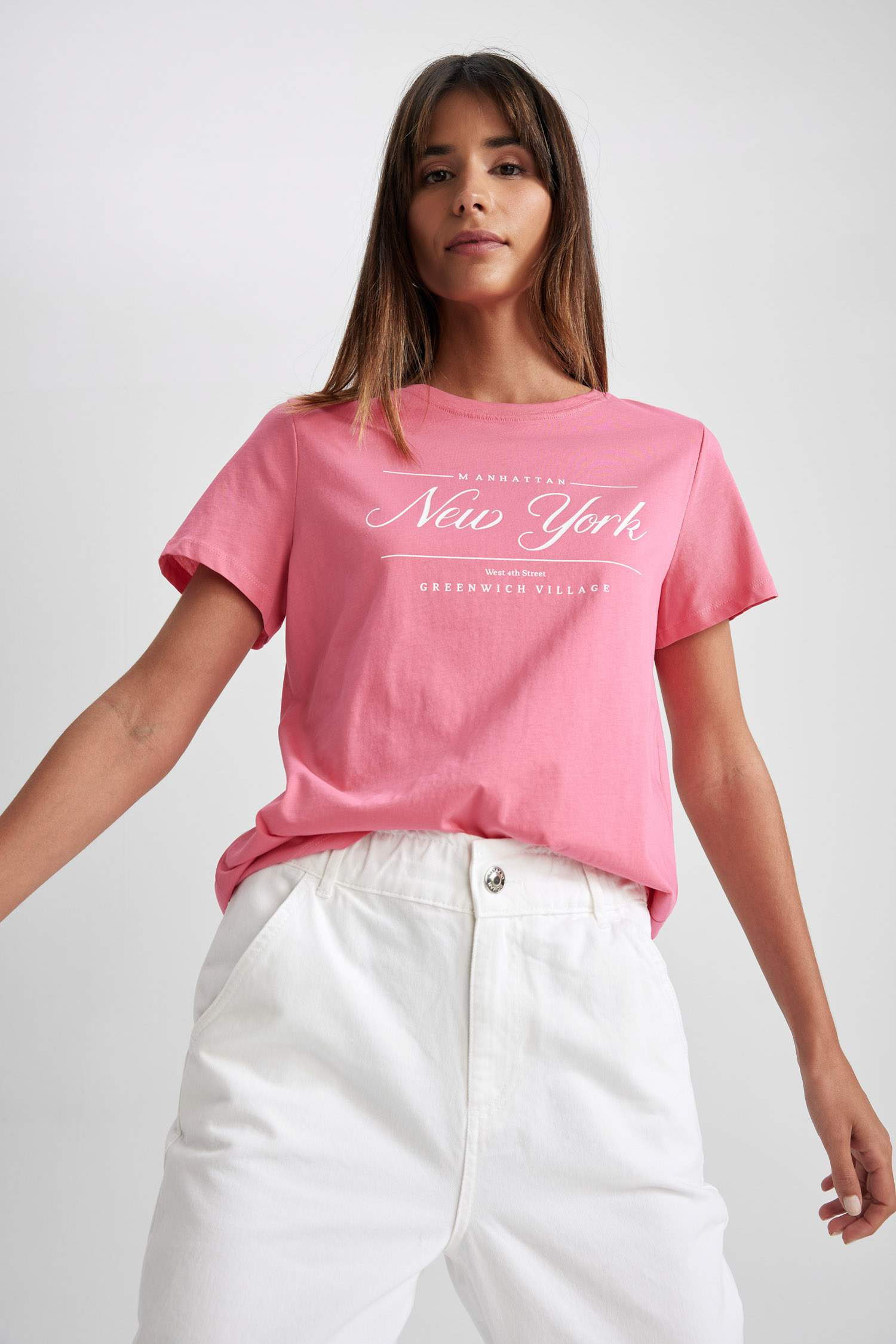 تيشيرت قطن بقصة عادية مطبوع وياقة مستديرة