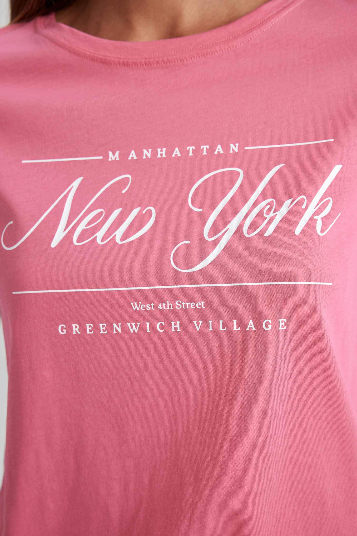 تيشيرت قطن بقصة عادية مطبوع وياقة مستديرة