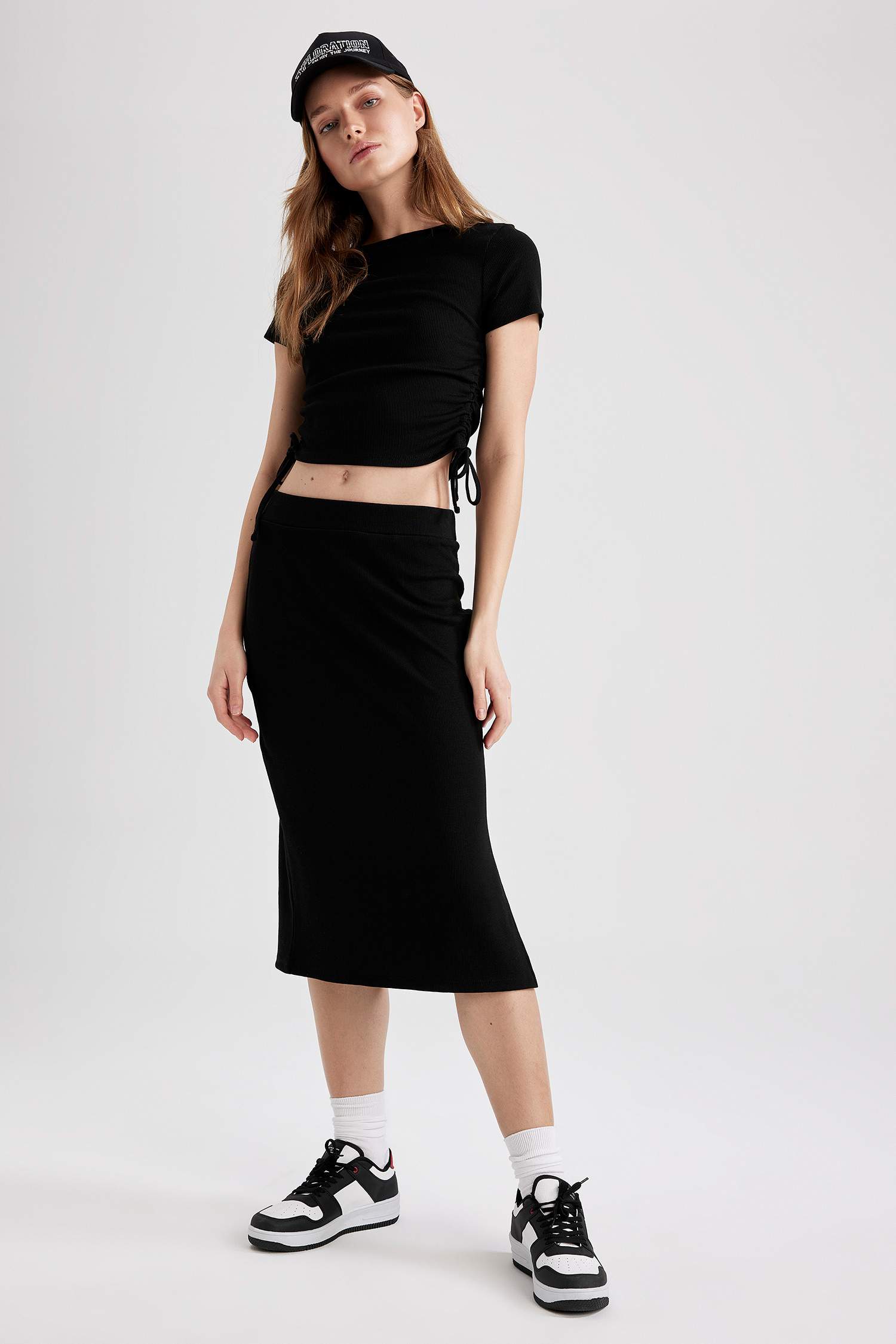 تنورة ميدي مضلع سليم فيت بفتحة