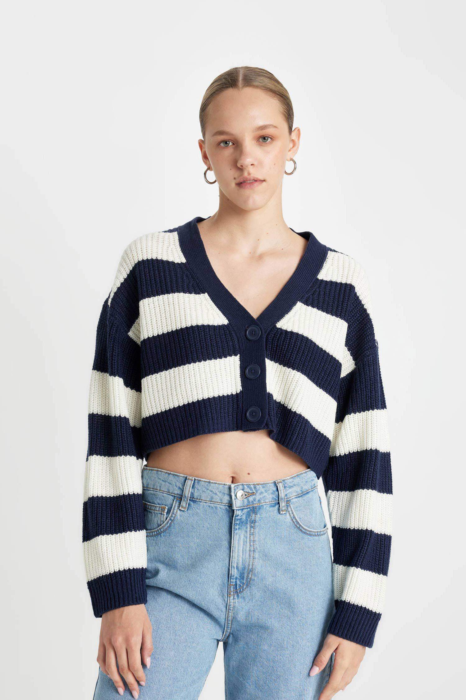 Regular Fit V Yaka Çizgili Düğmeli Triko Hırka