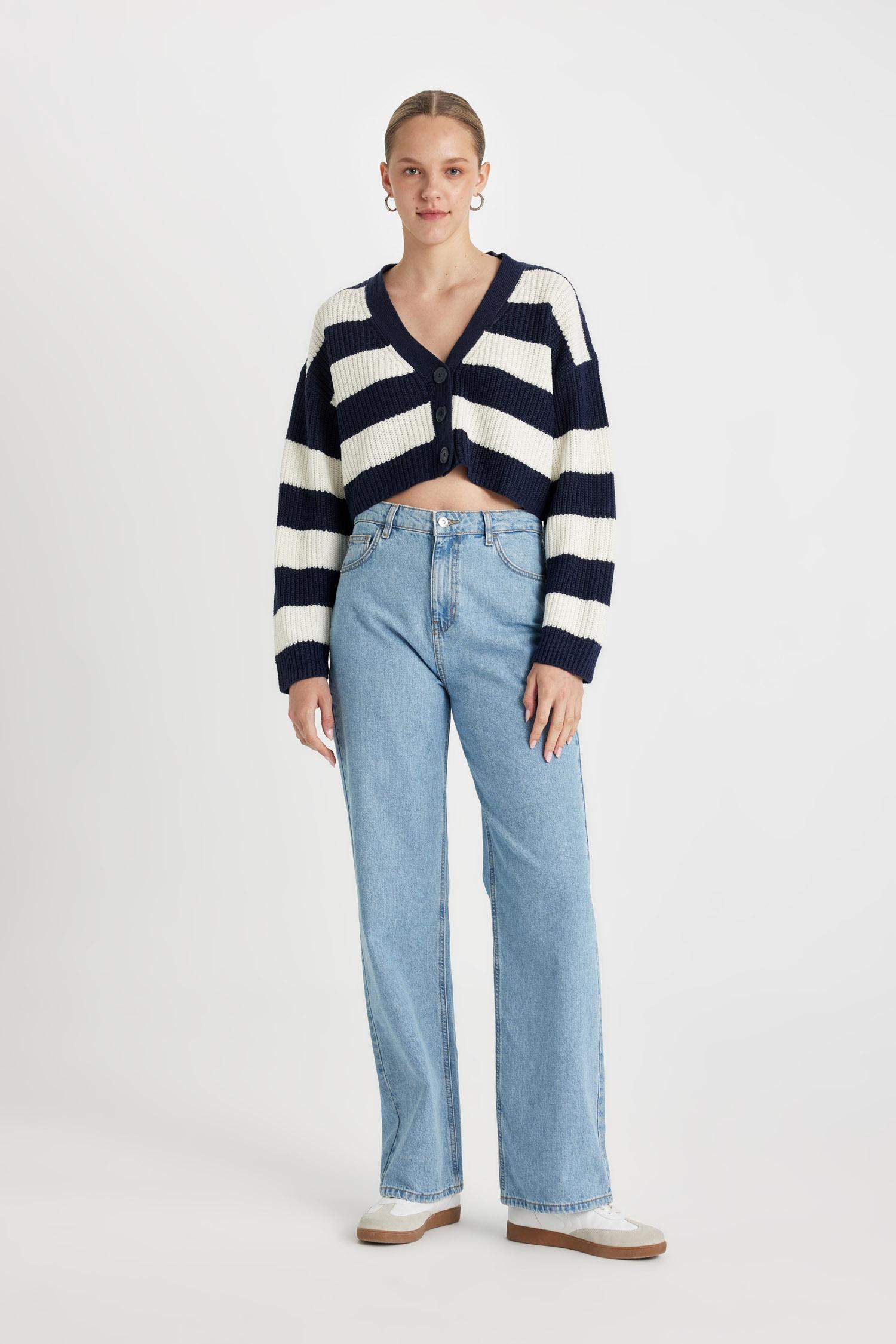 Regular Fit V Yaka Çizgili Düğmeli Triko Hırka