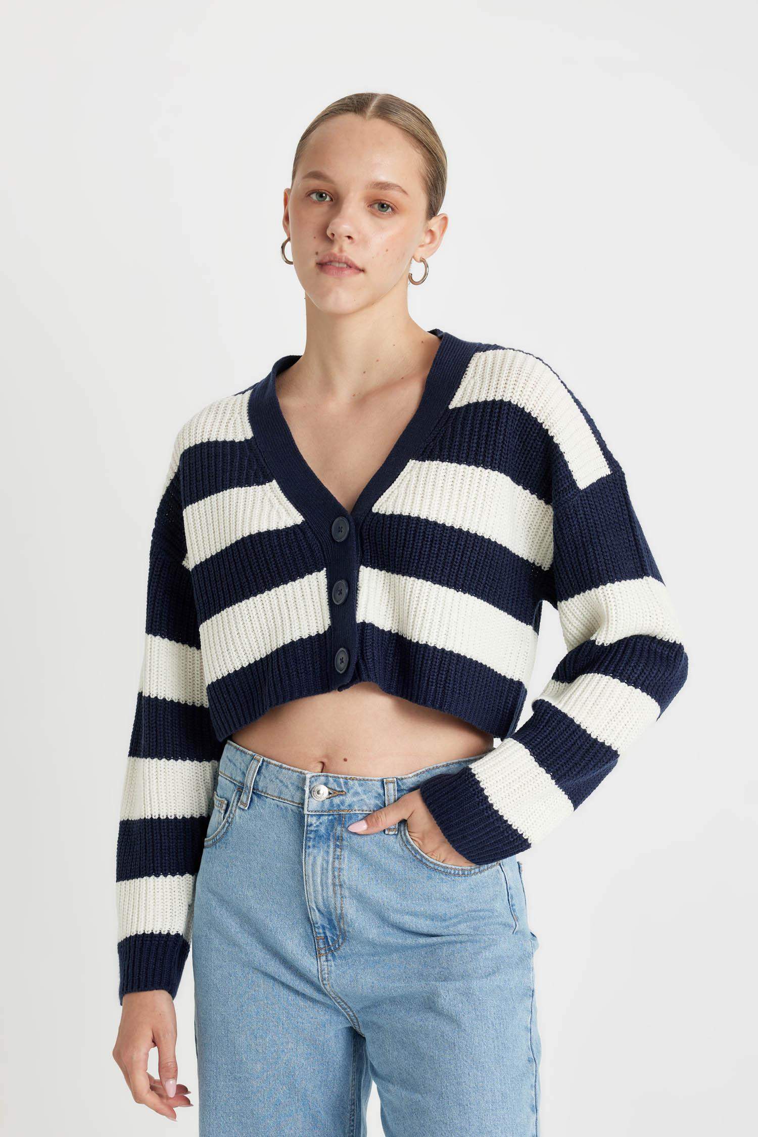 Regular Fit V Yaka Çizgili Düğmeli Triko Hırka