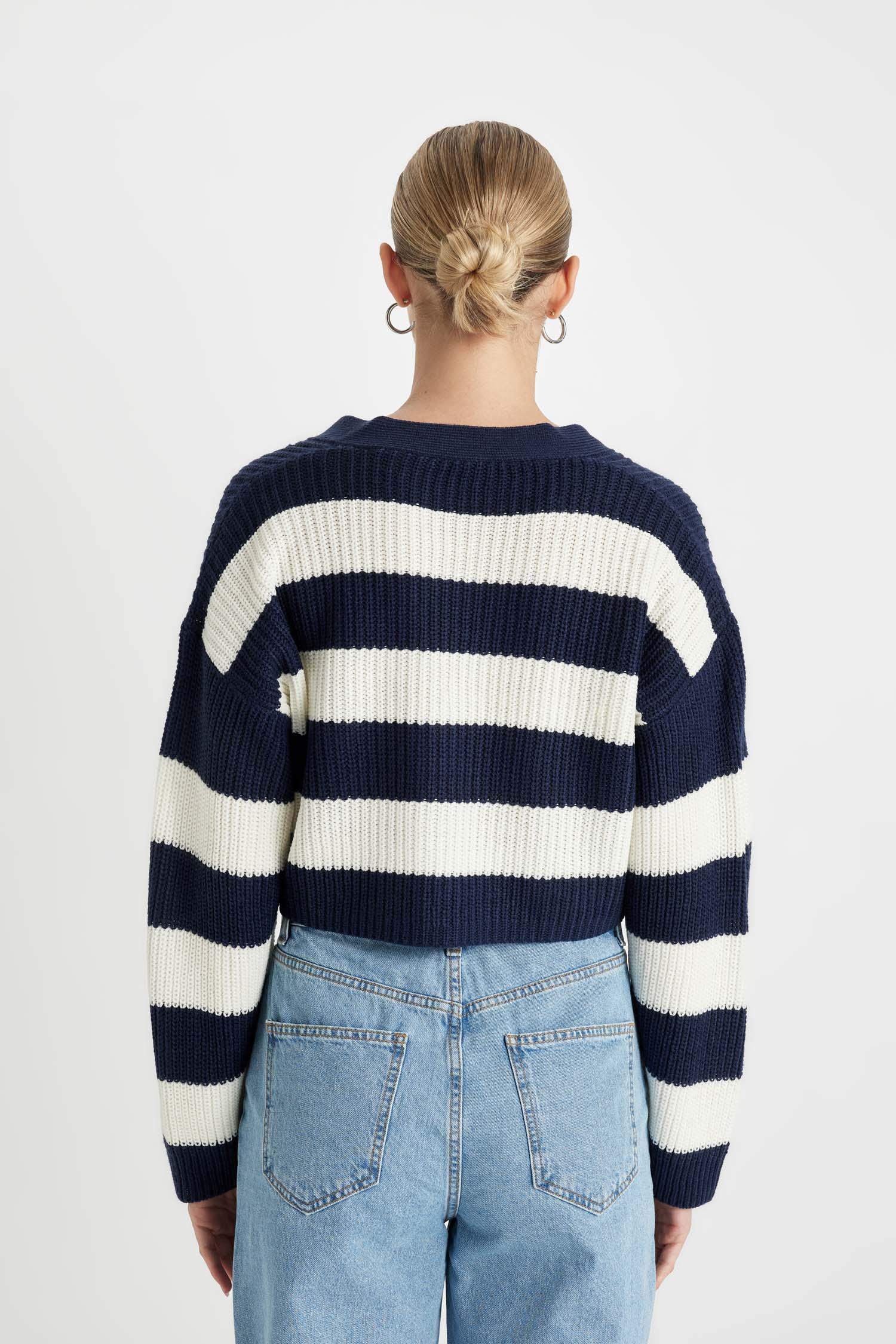 Regular Fit V Yaka Çizgili Düğmeli Triko Hırka