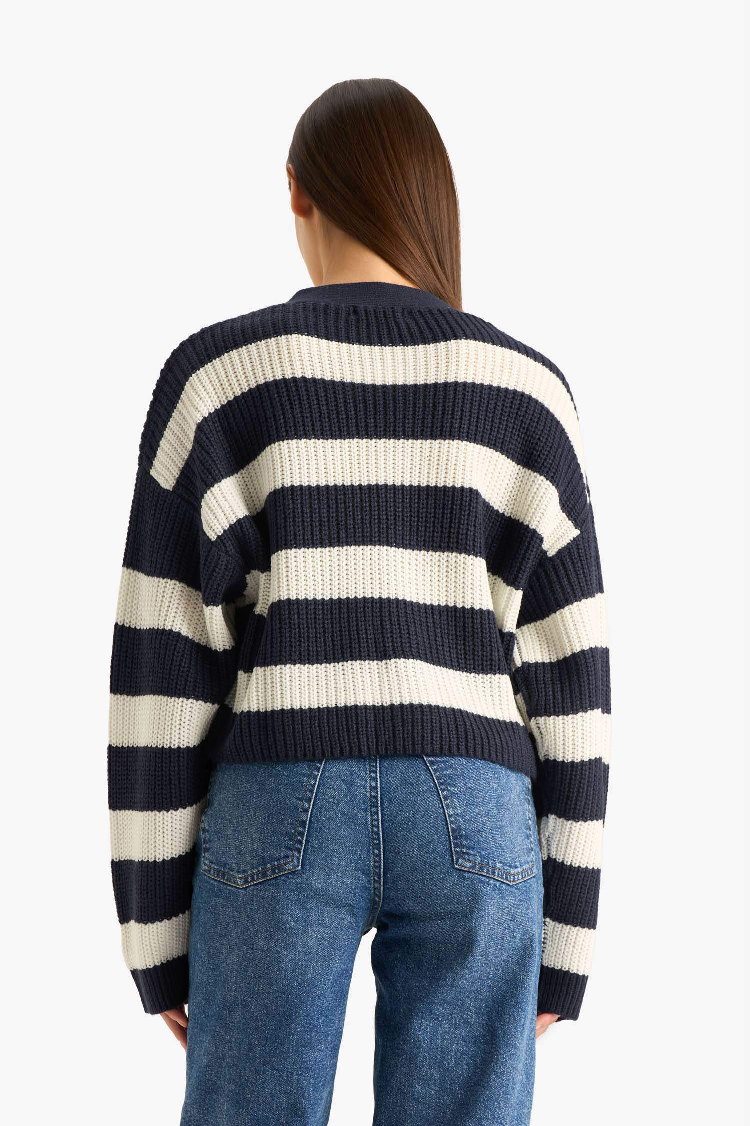 سترة قصة عادية بياقة V