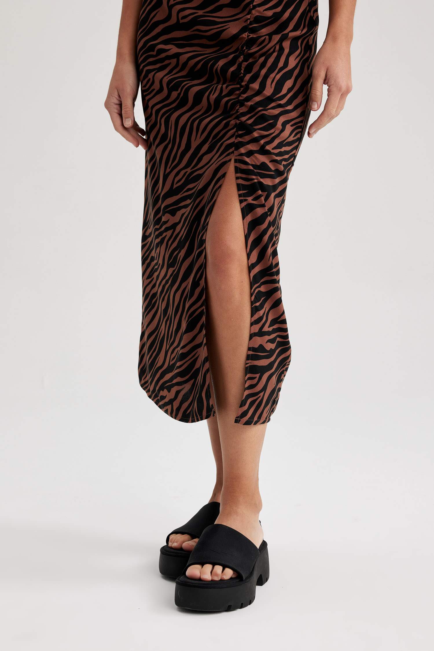 Юбка миди А-силуэта с принтом