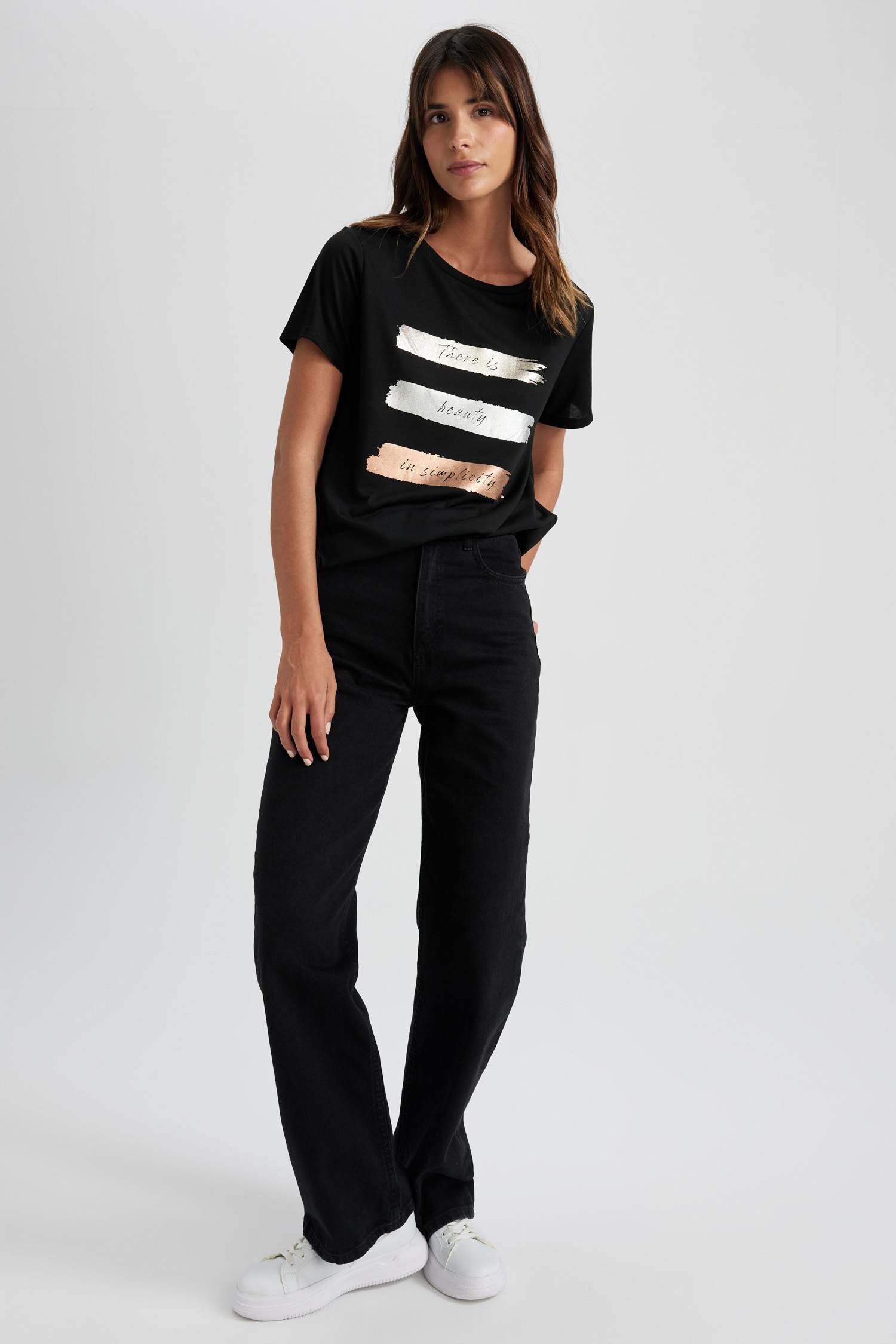 تيشيرت مطبوع قصة عادية برقبة مستديرة