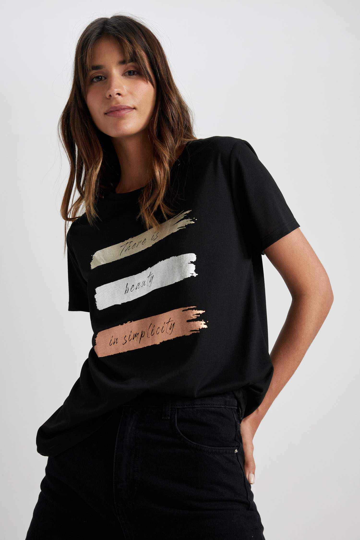 تيشيرت مطبوع قصة عادية برقبة مستديرة