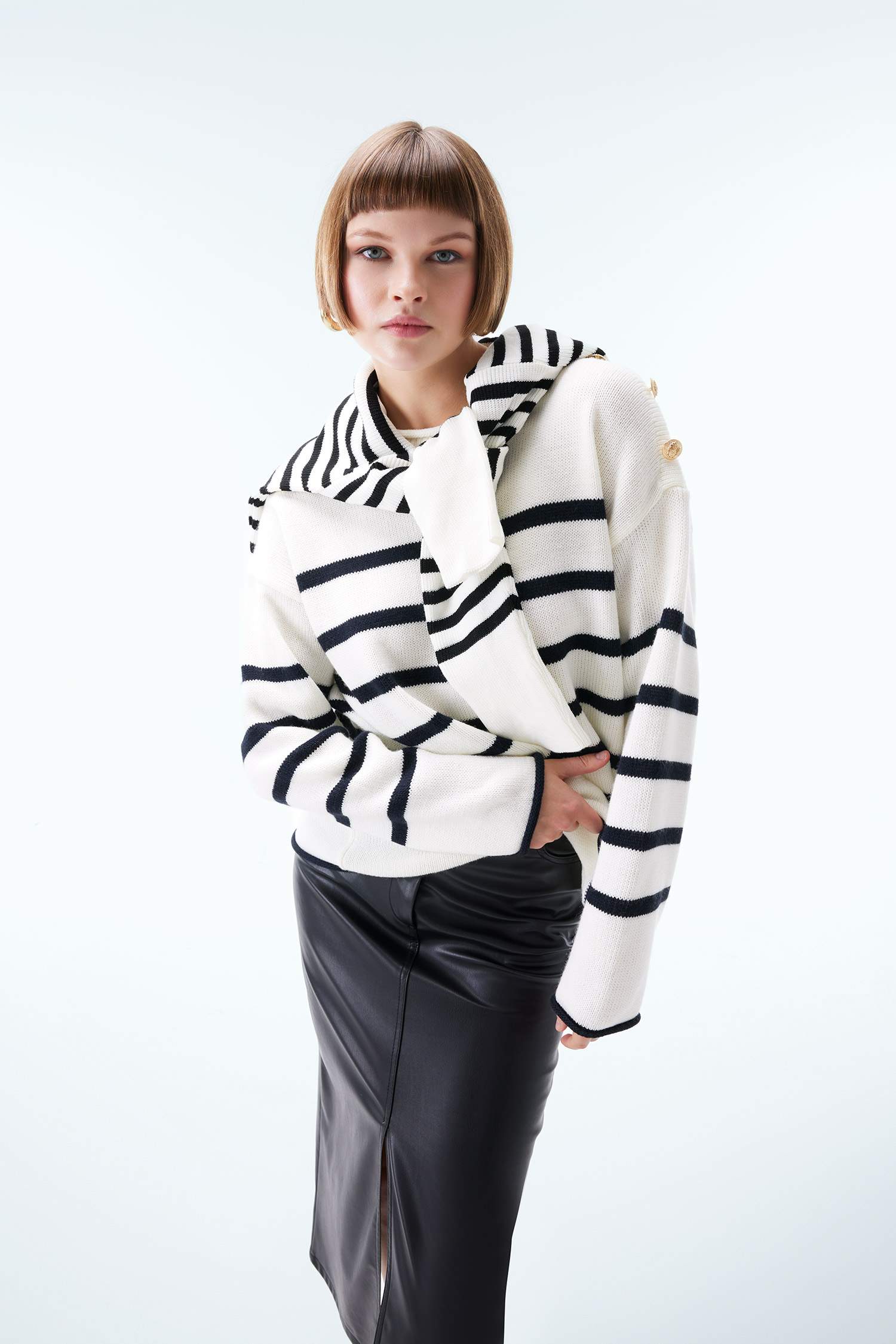 Пуловер свободного кроя с круглым вырезом для женщин