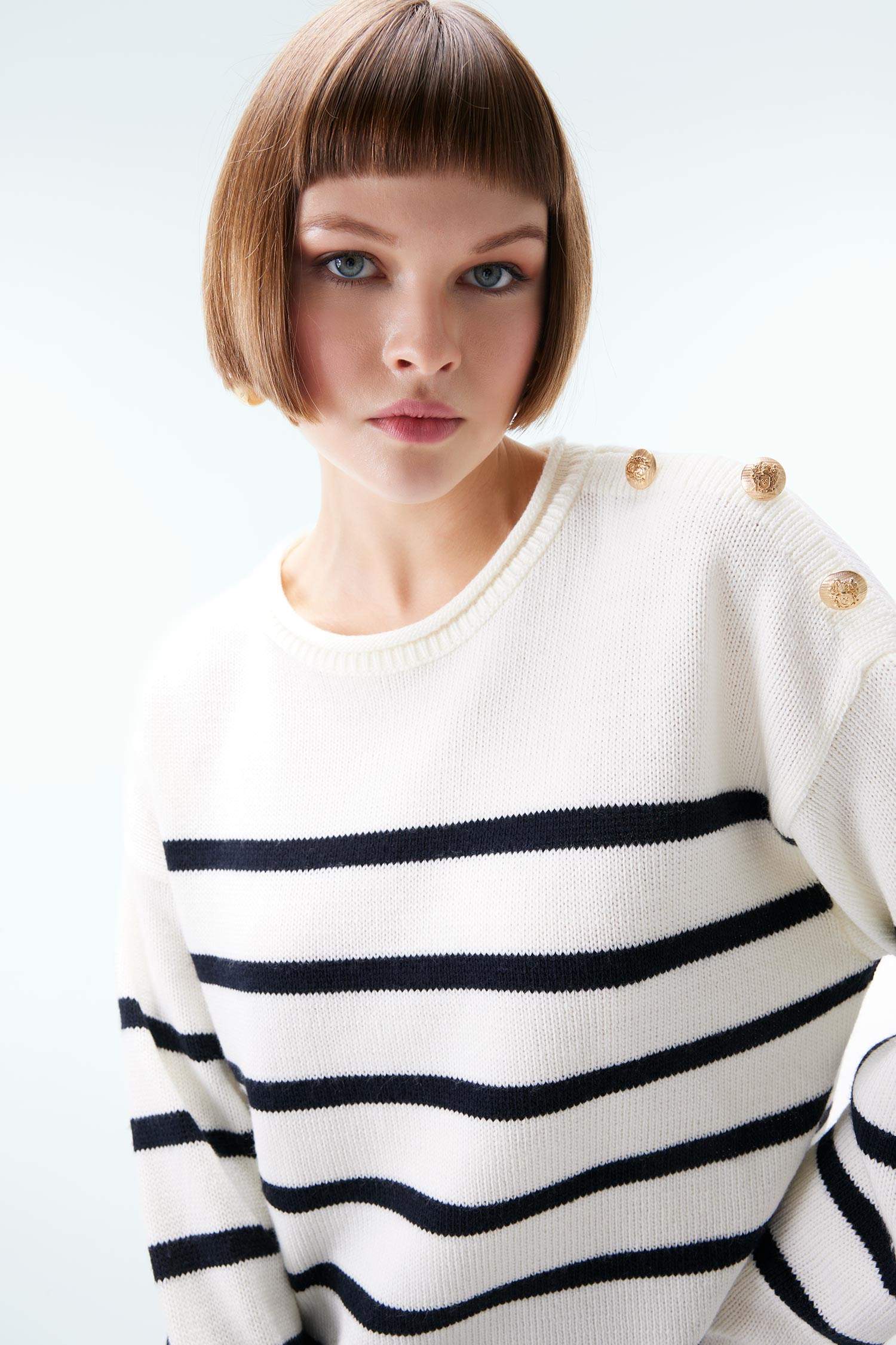 Пуловер свободного кроя с круглым вырезом для женщин