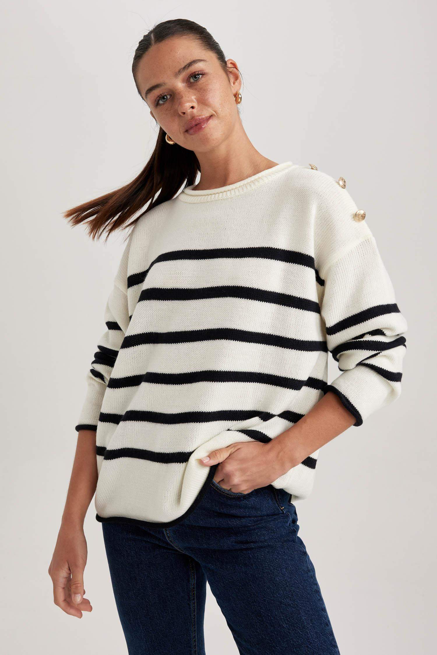 Пуловер свободного кроя с круглым вырезом для женщин