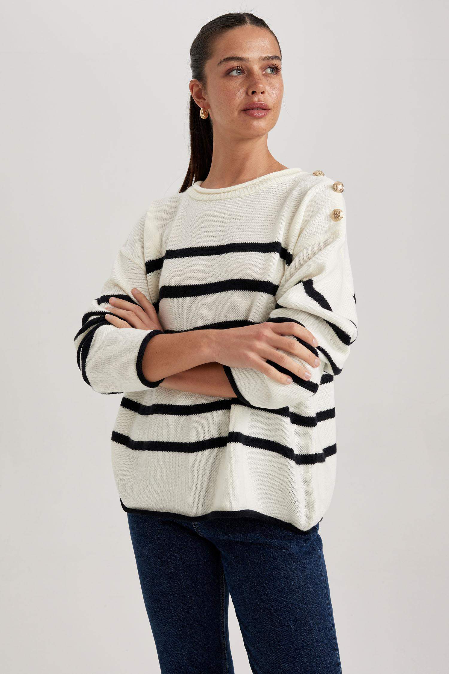 Пуловер свободного кроя с круглым вырезом для женщин