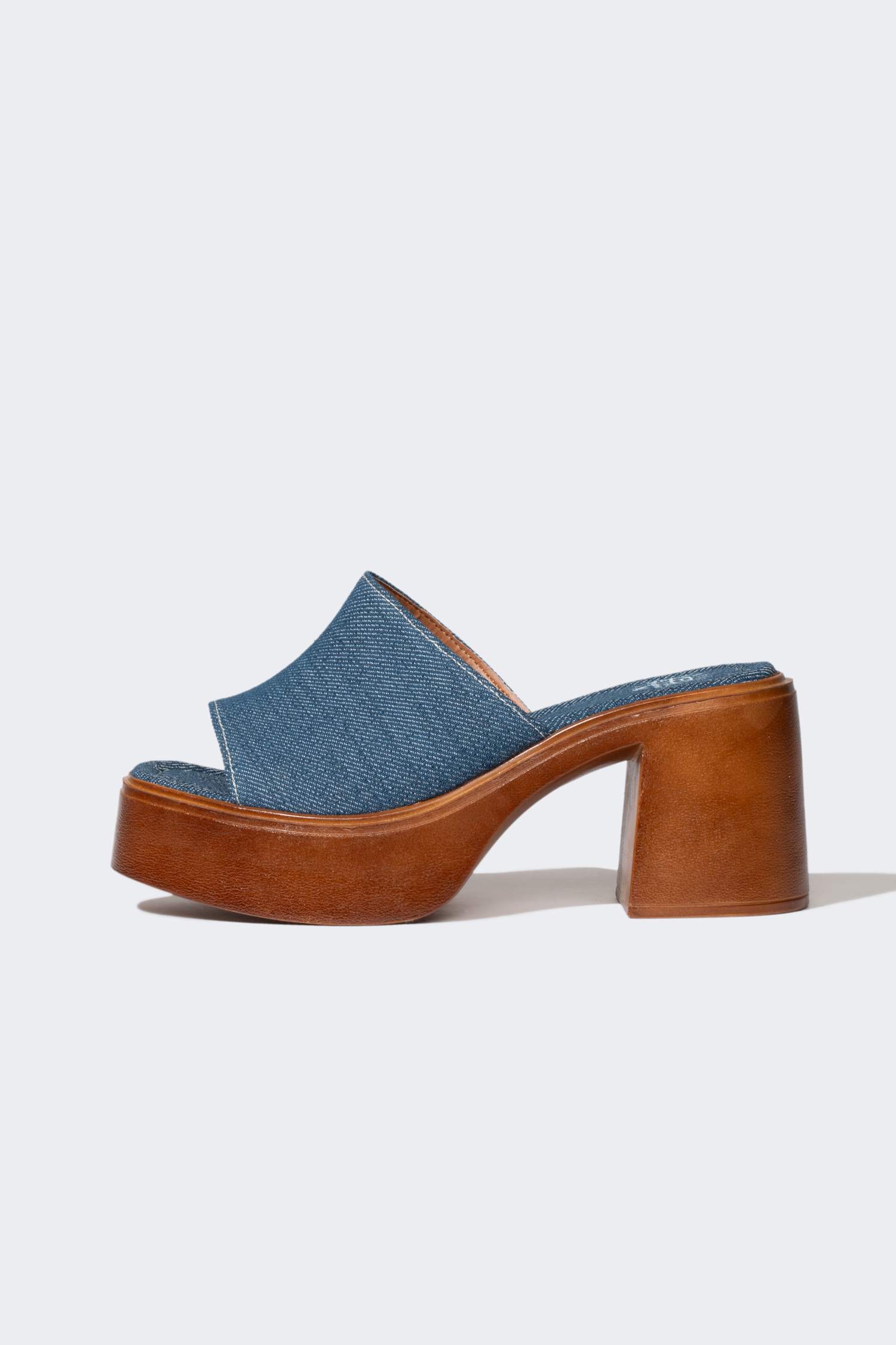 شبشب نسائي جلد صناعي بكعب سميك