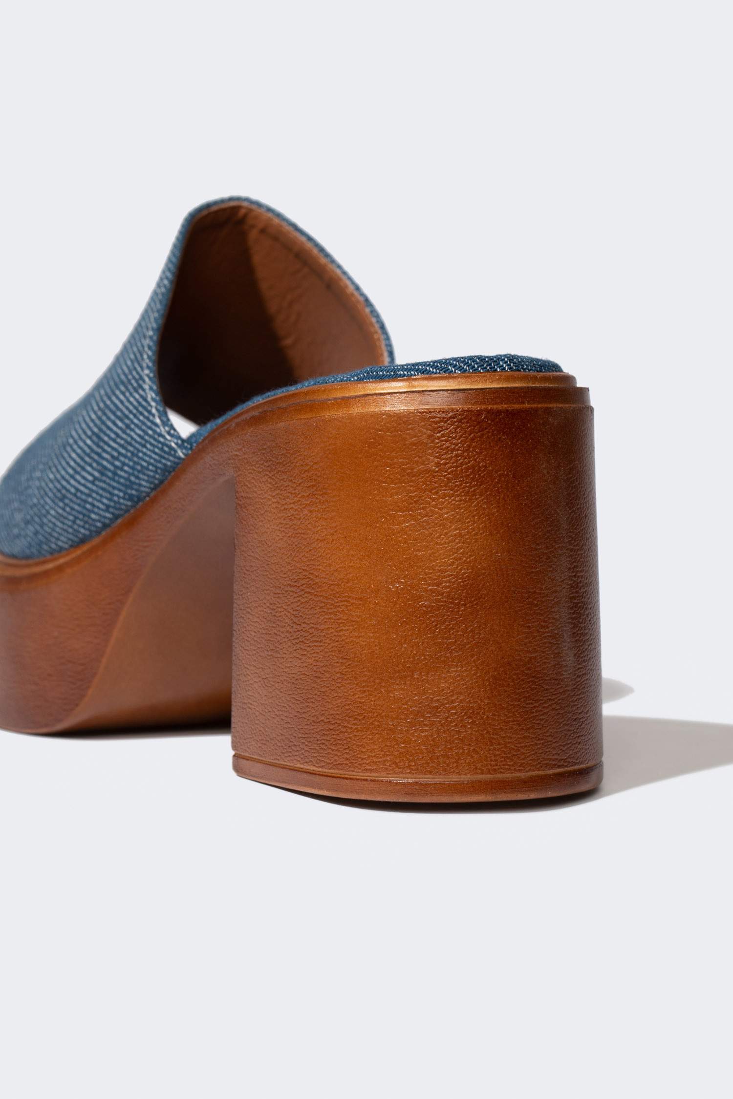 شبشب نسائي جلد صناعي بكعب سميك