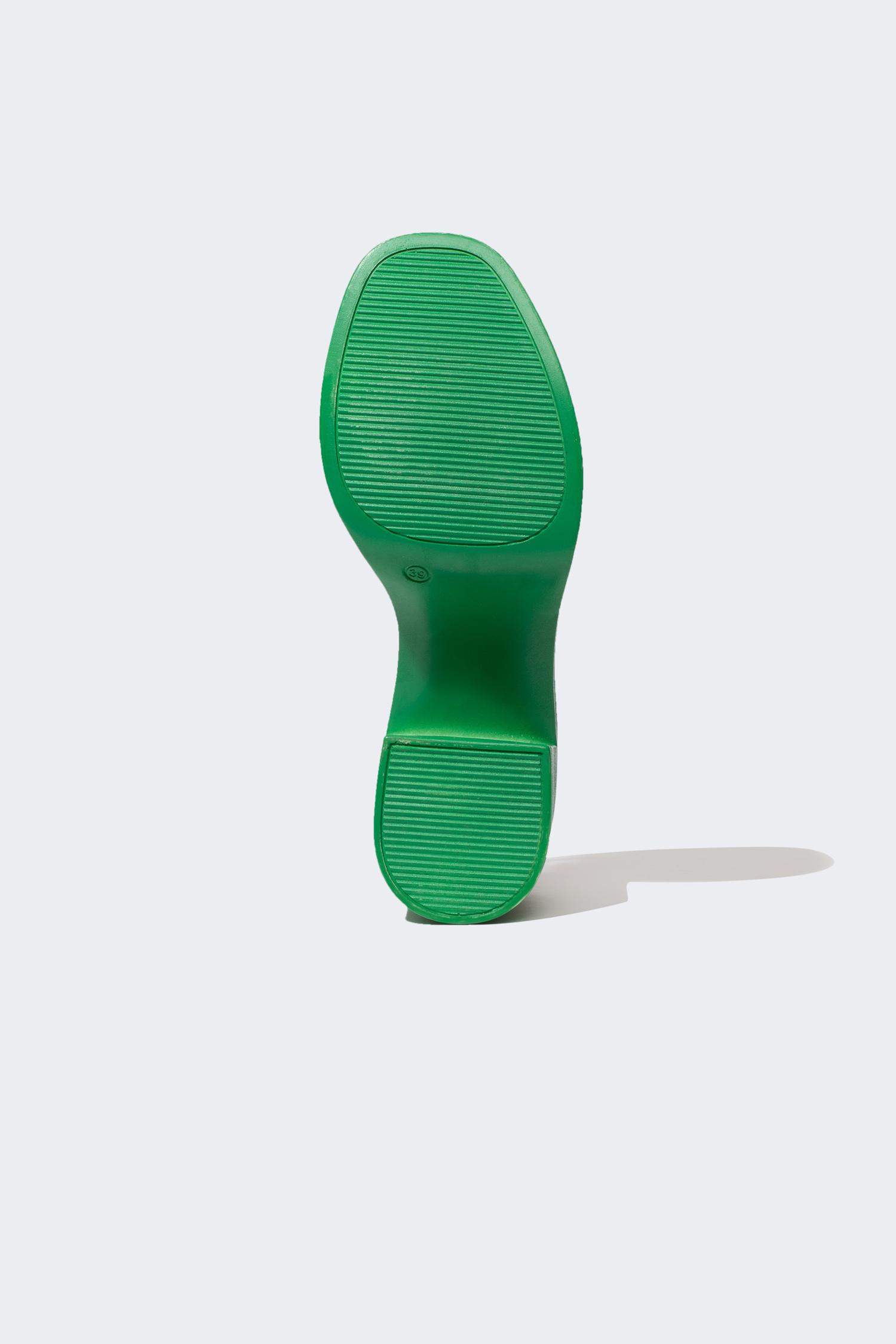 صندل نسائي بكعب سميك