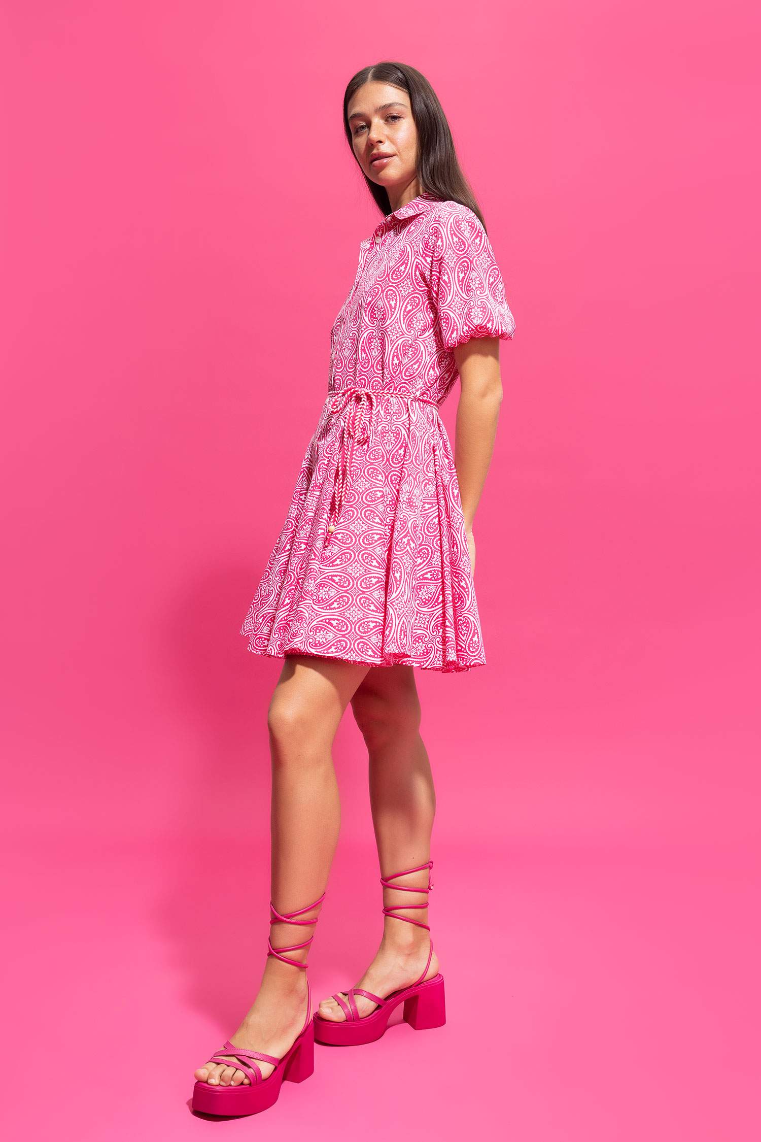 صندل نسائي بكعب سميك