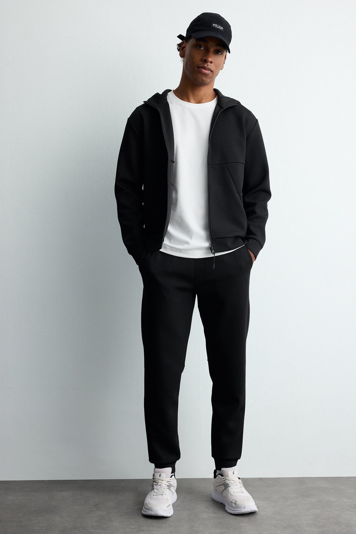 DeFacto Ultra Yumuşak Slim Fit Standart Paça Dalgıç Kumaş Jogger Eşofman Altı görsel 2