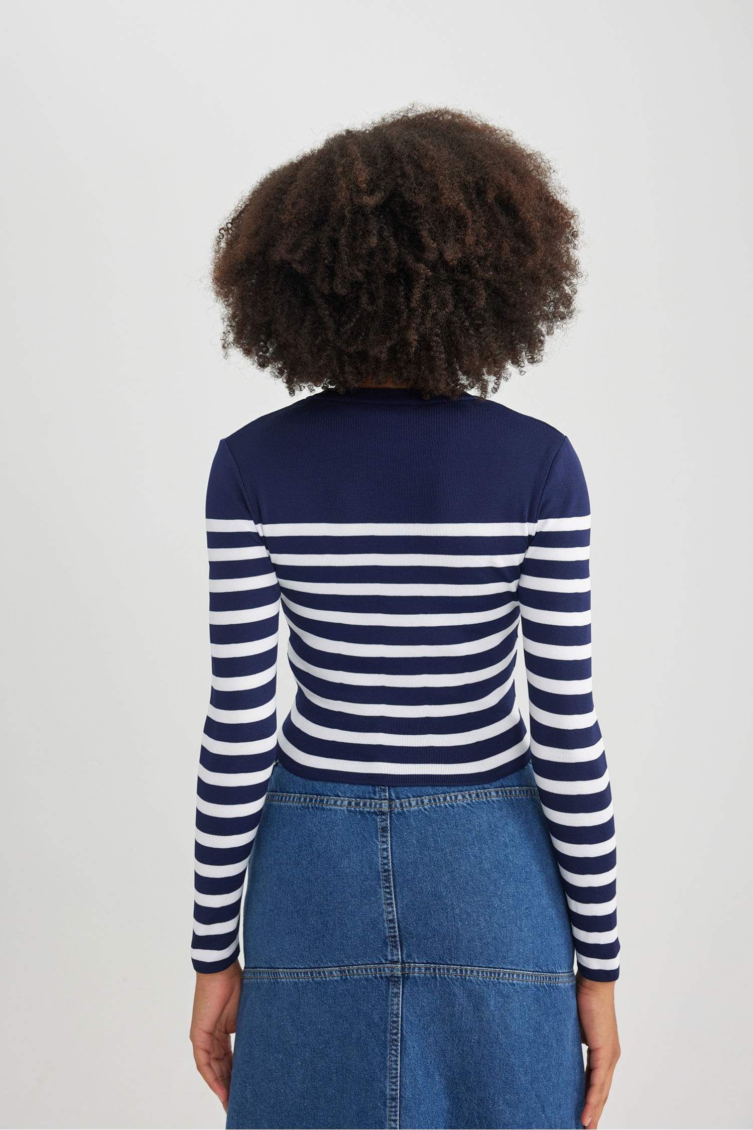 بلوفر مخطط سليم فيت بياقة مستديرة